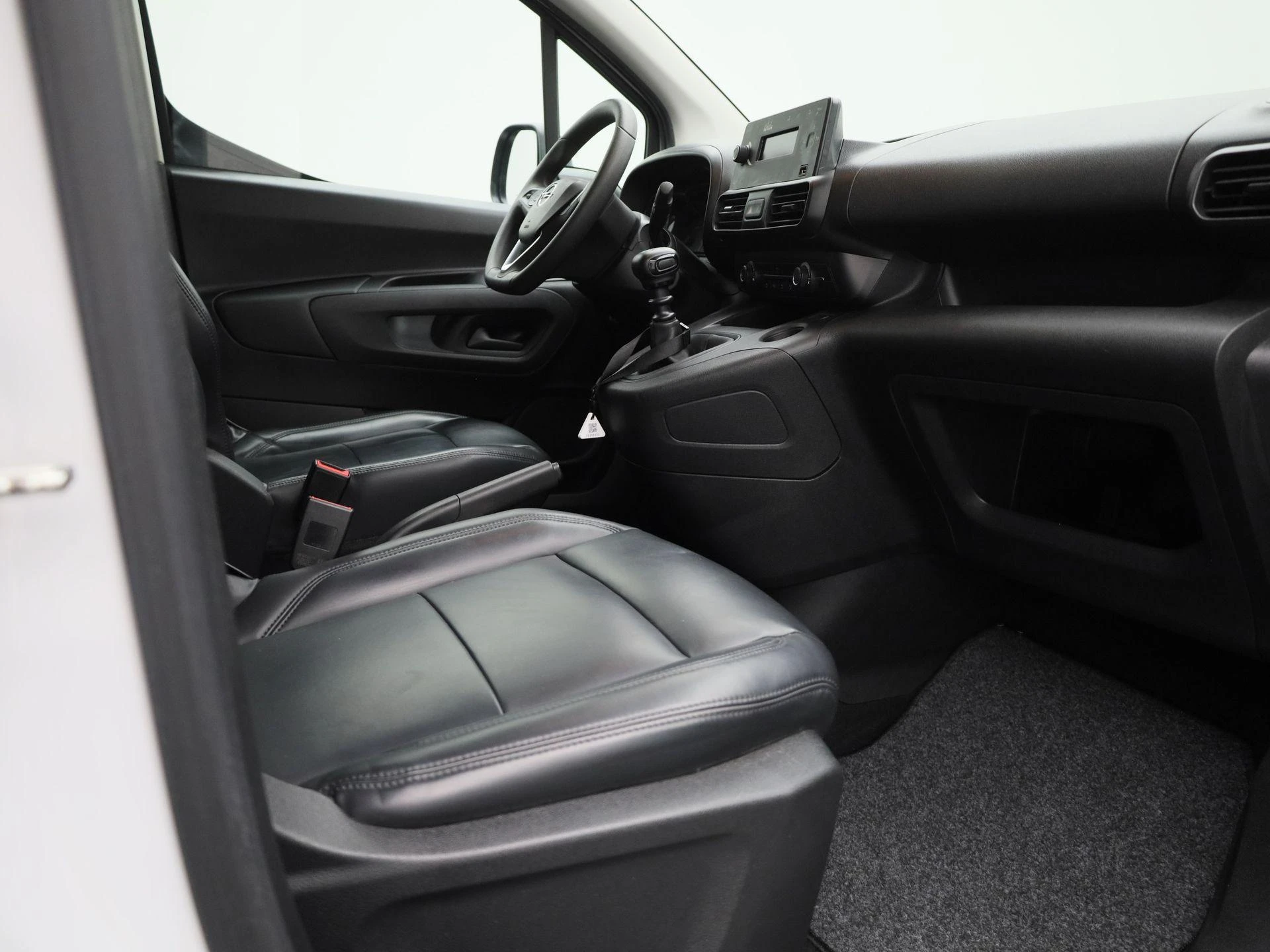 Opel-Combo Life-image-25
