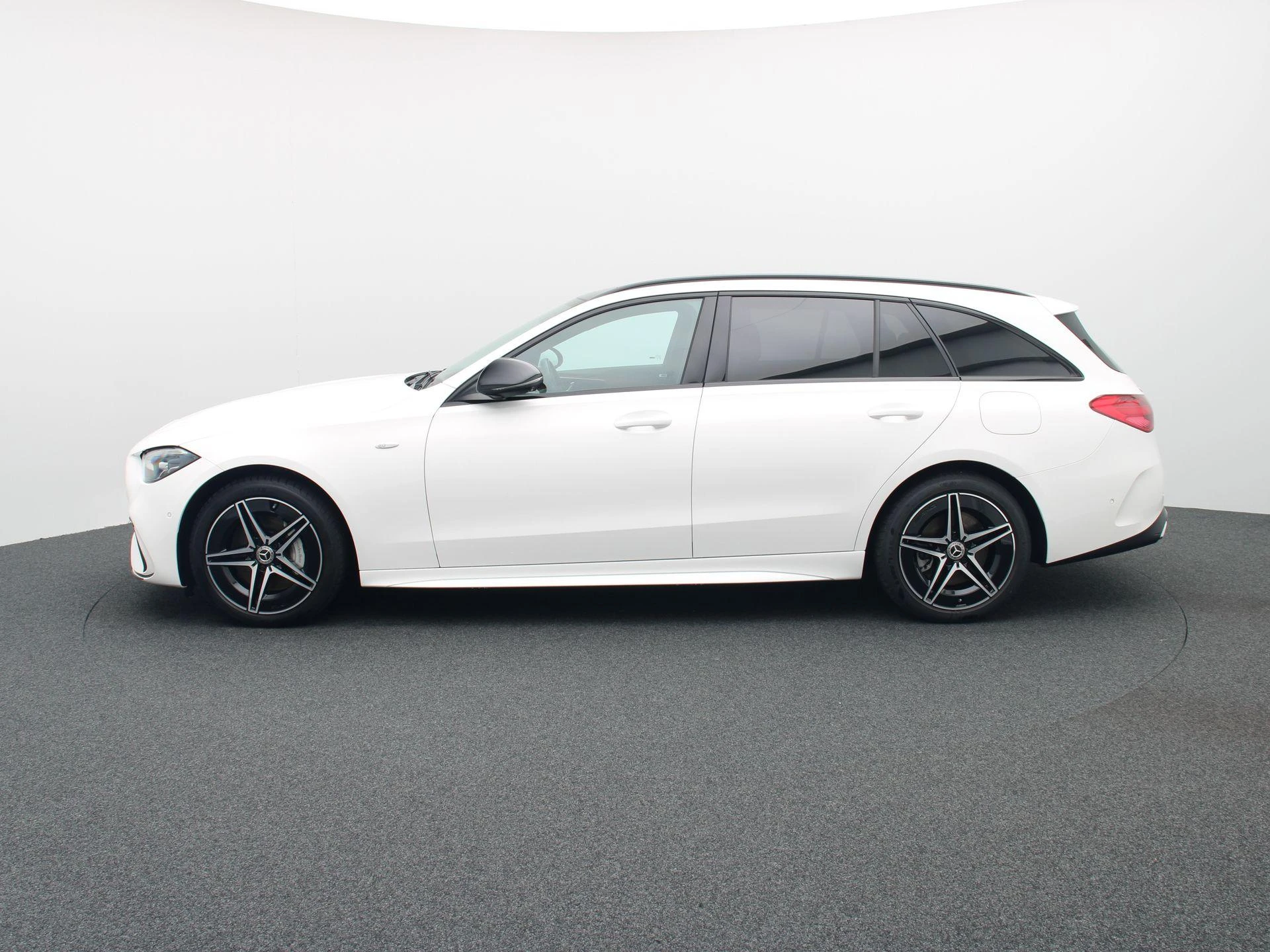 Mercedes-Benz-C-Klasse-image-3