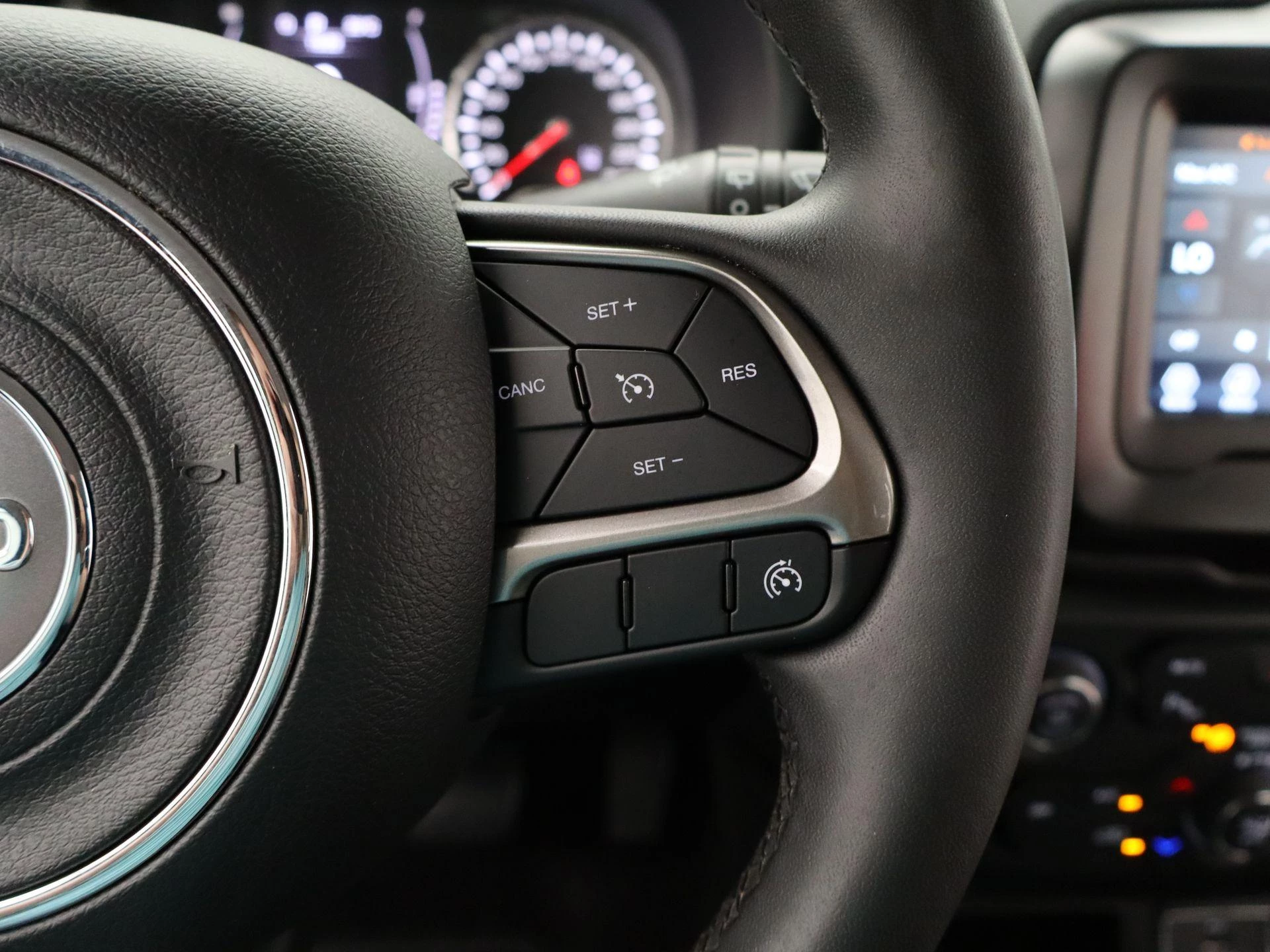 Jeep-Renegade-image-18