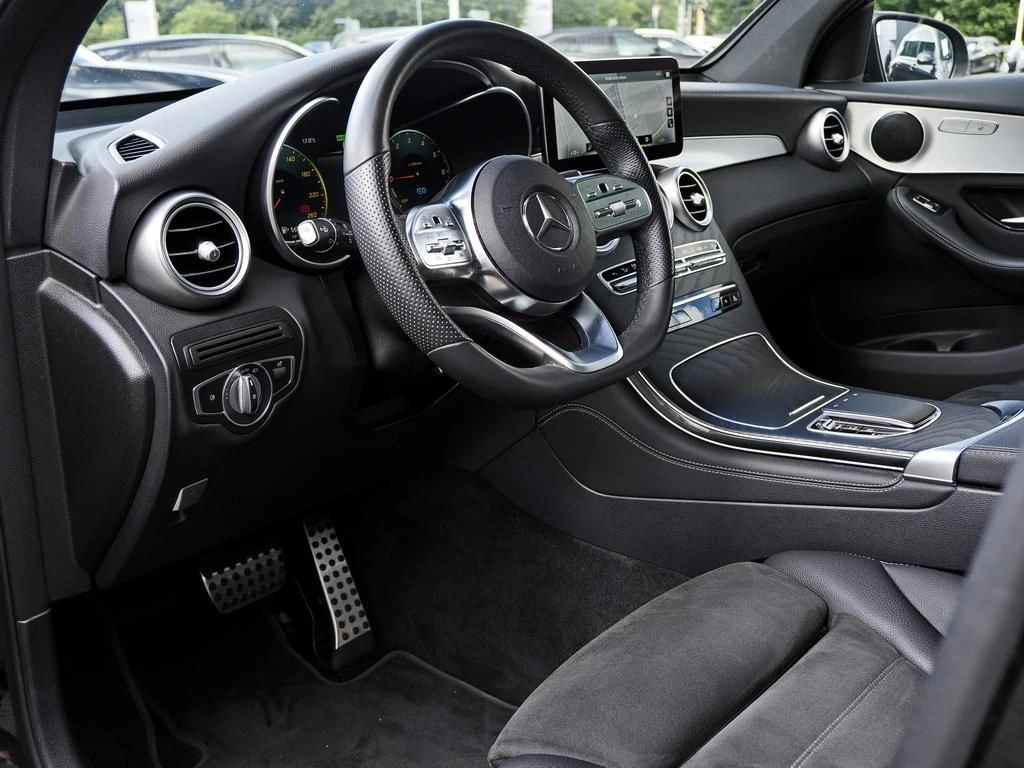 Mercedes-Benz-GLC 300 de-image-8