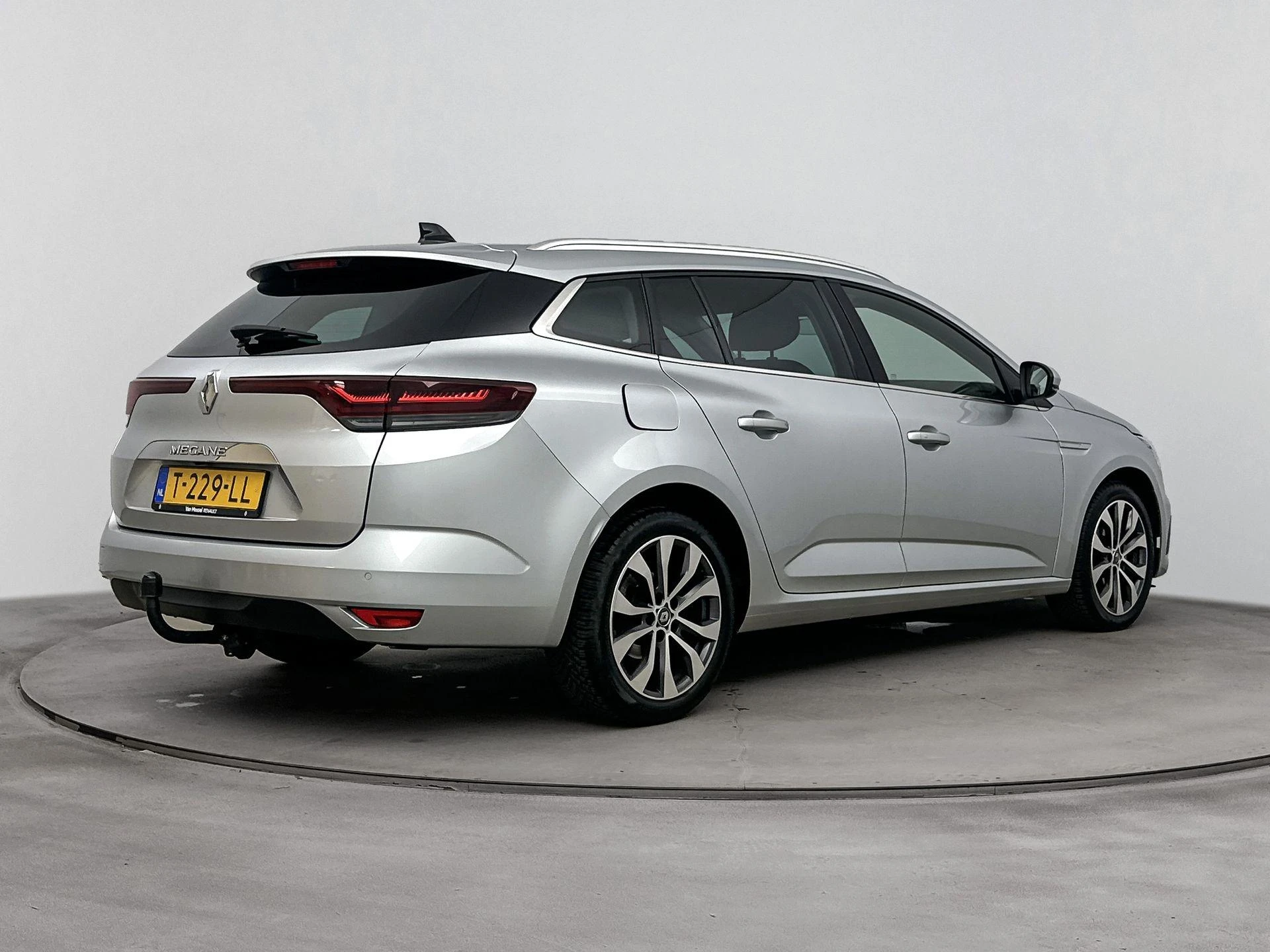 Renault-Mégane Estate-image-3