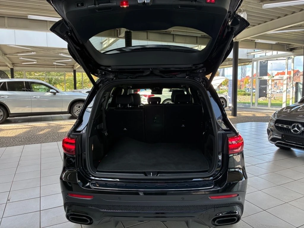 Mercedes-Benz-GLB 200-image-13
