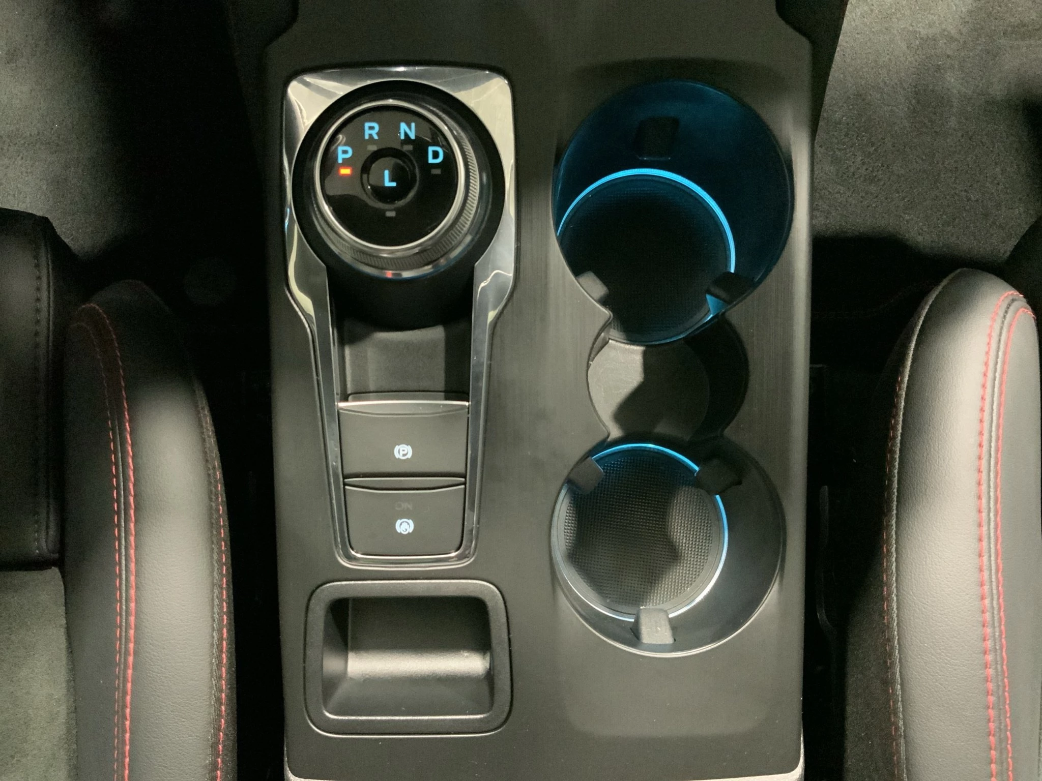 Ford Kuga ST-Line X FHEV*PANO*LED-MATRIX*360GRAD*AHK*ACC*NAVI