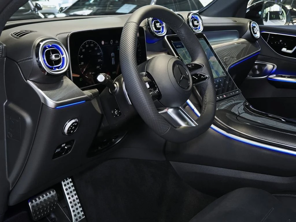 Mercedes-Benz-GLC 300 de-image-7