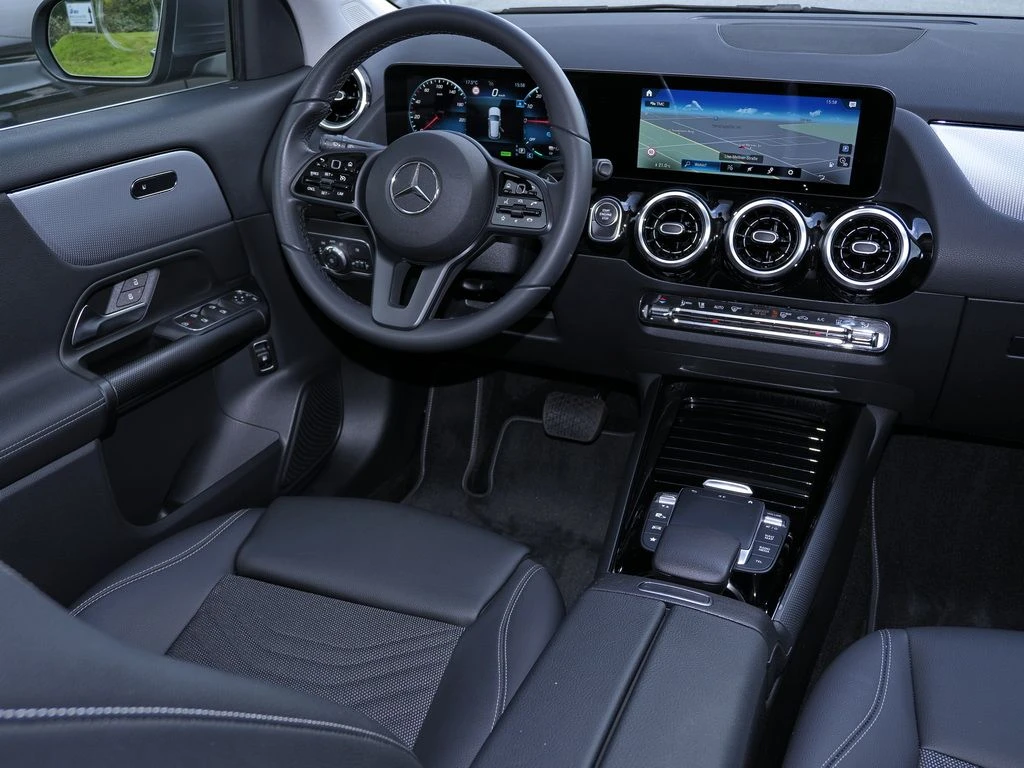 Mercedes-Benz-GLA 250 e-image-9
