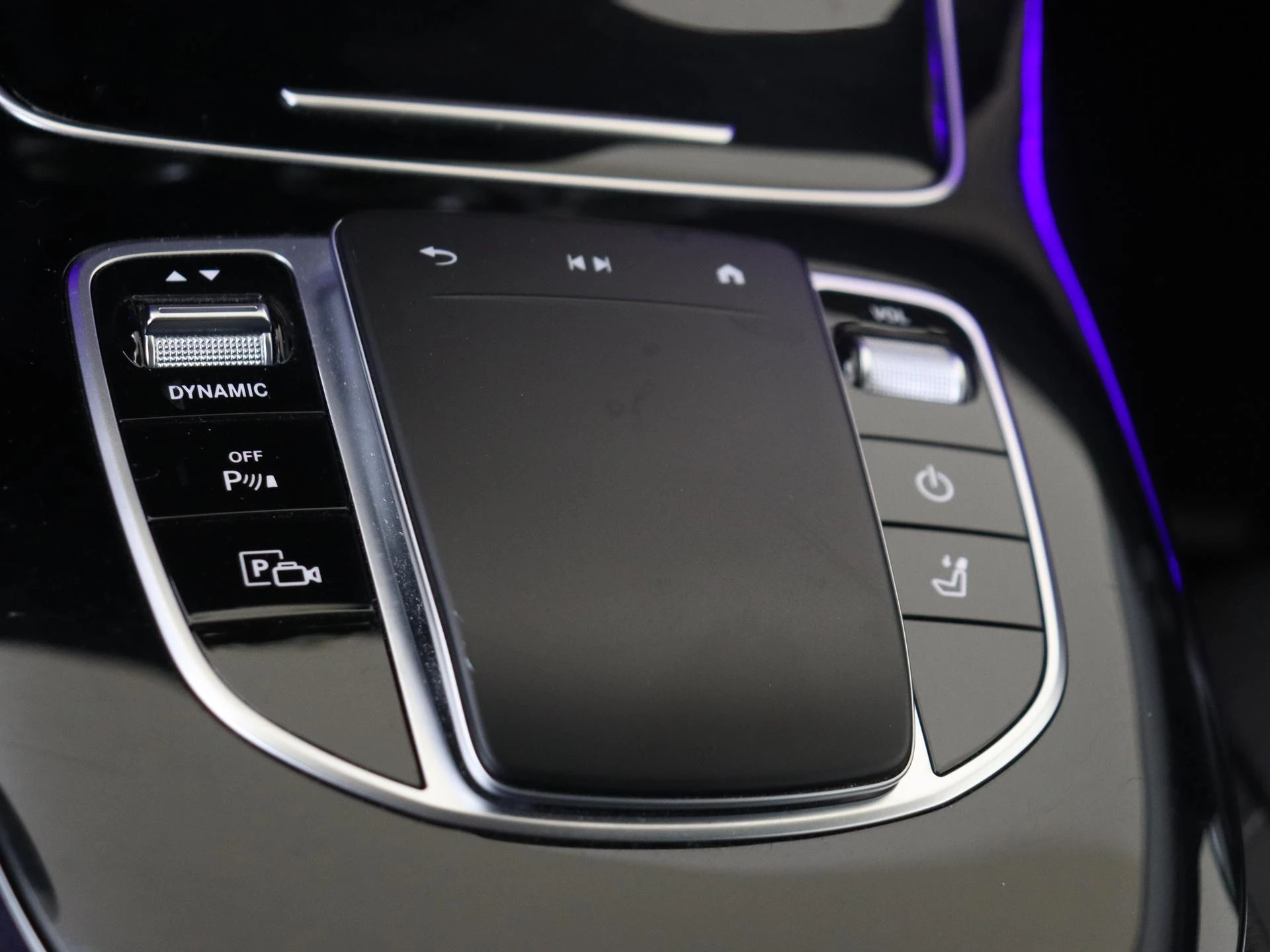 Mercedes-Benz-E-Klasse-image-20