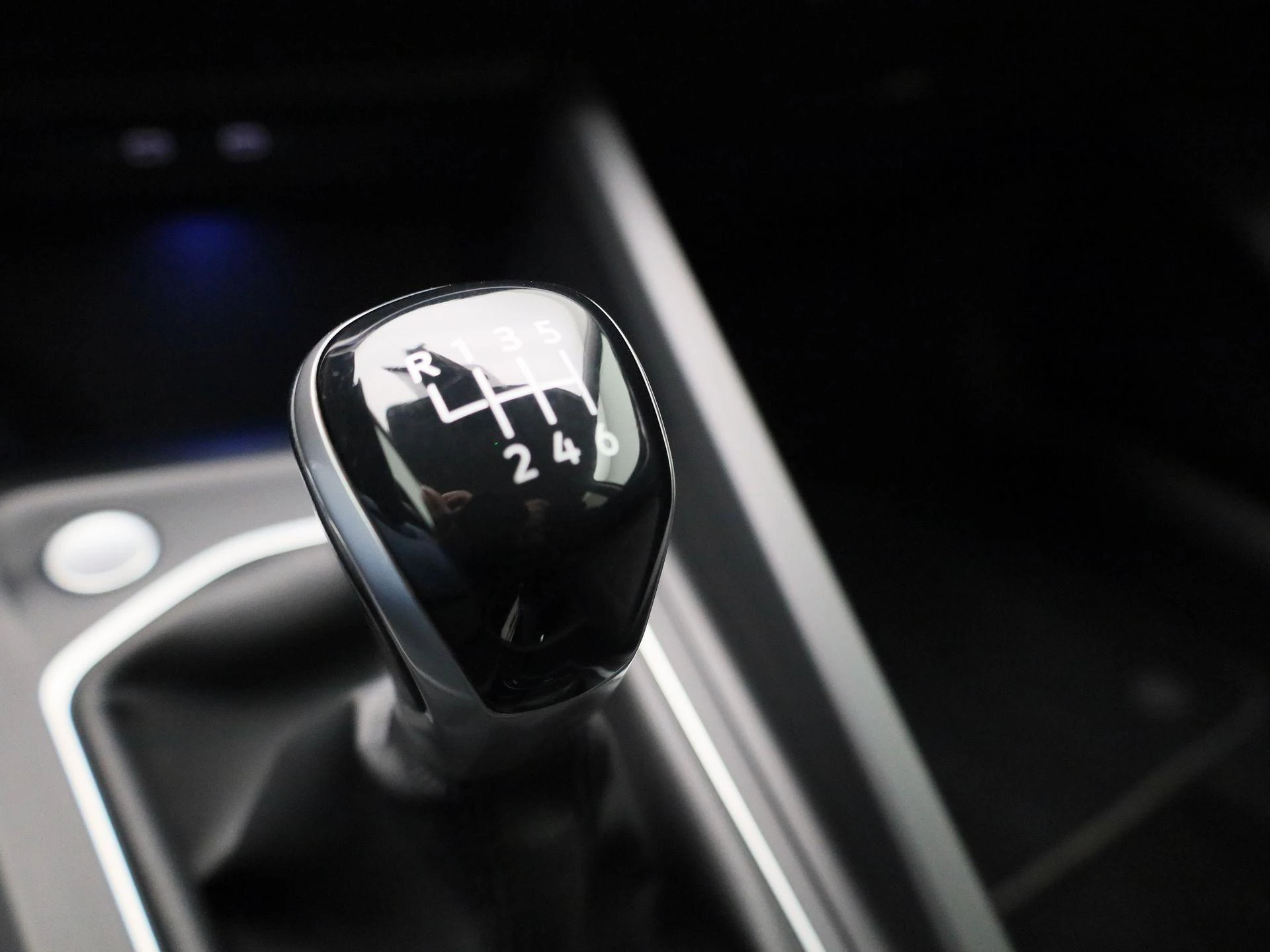 Volkswagen-Golf-image-24