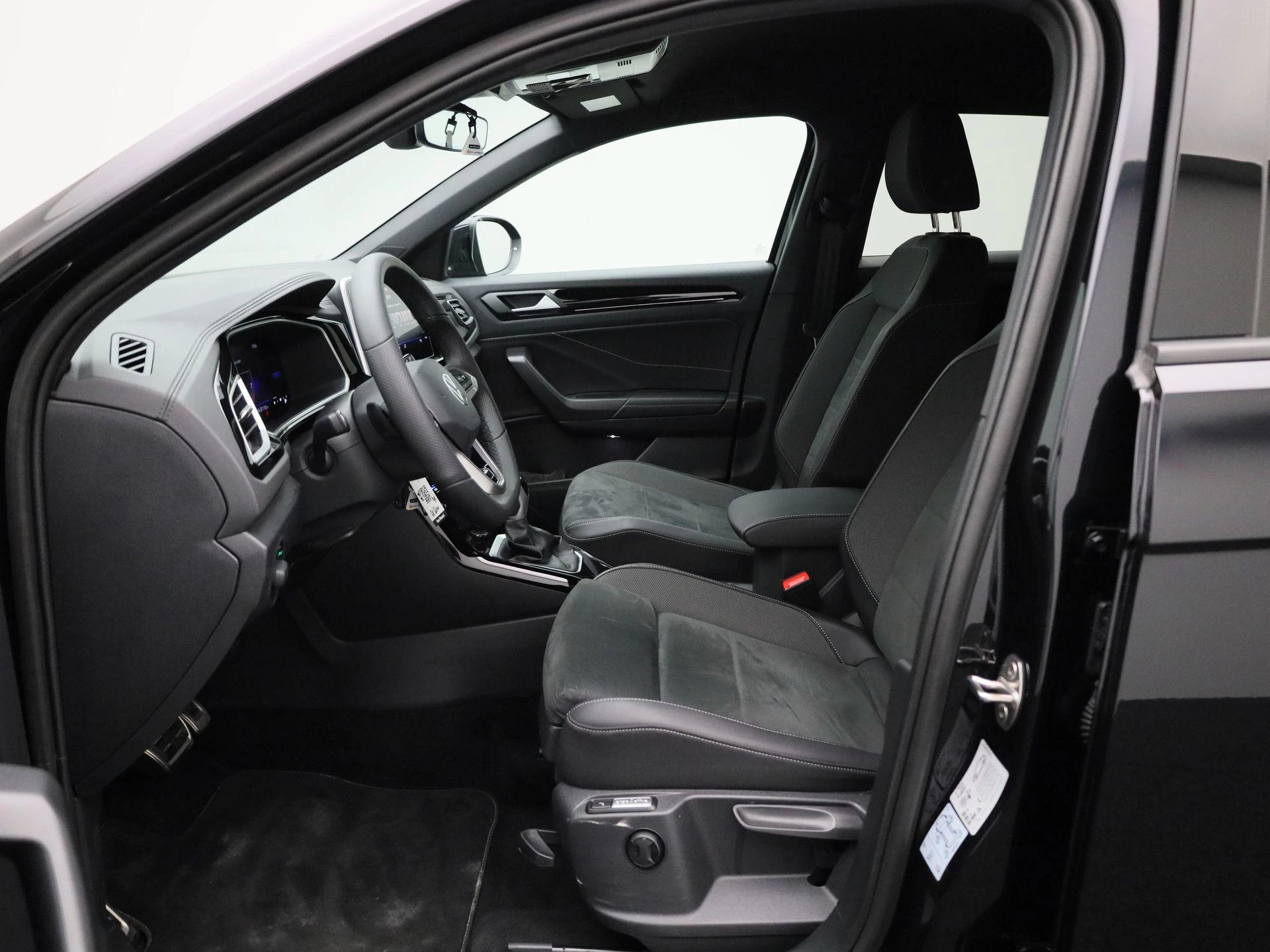 Volkswagen-T-Roc-image-8