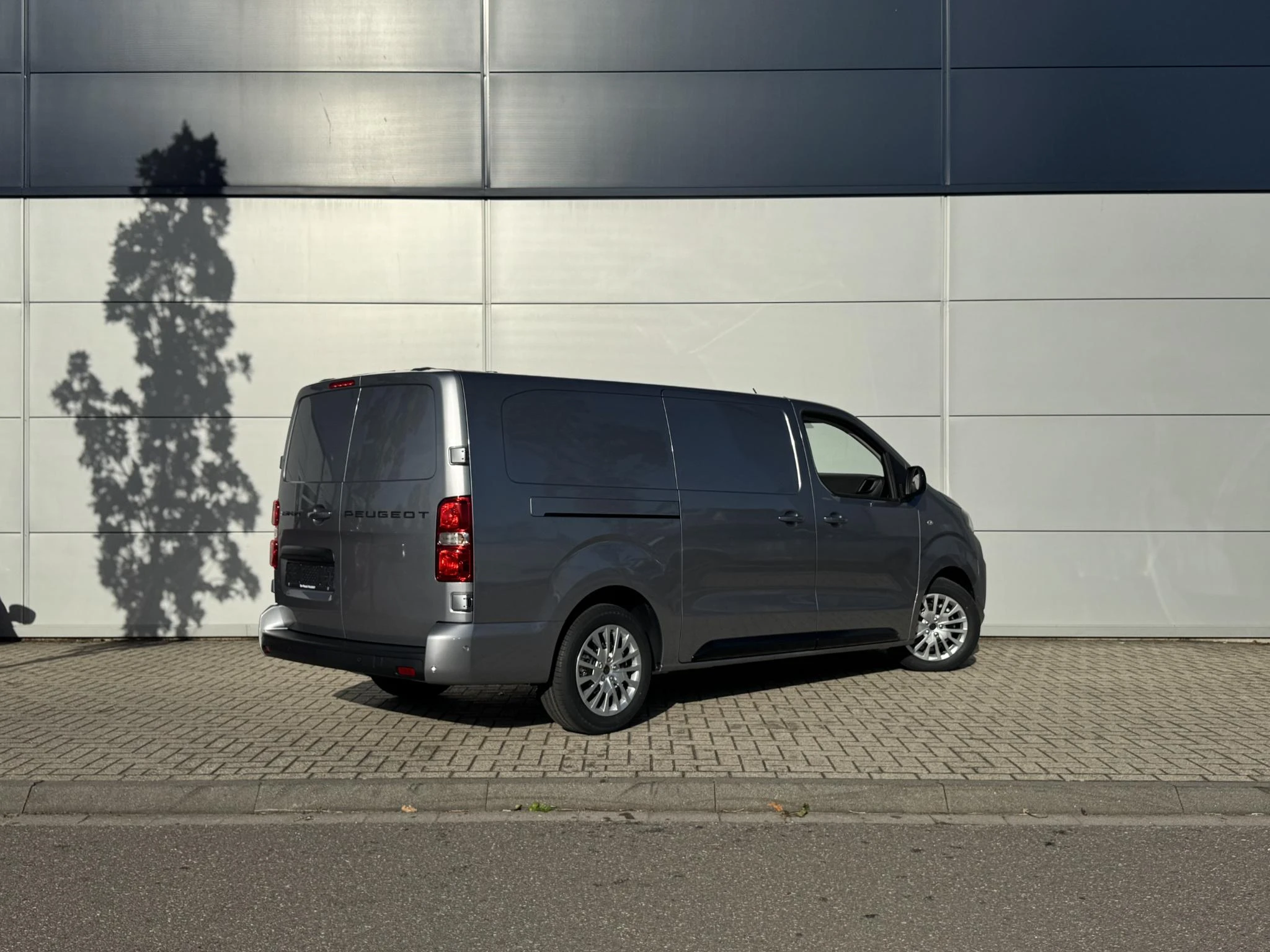Peugeot-e-Expert-image-5