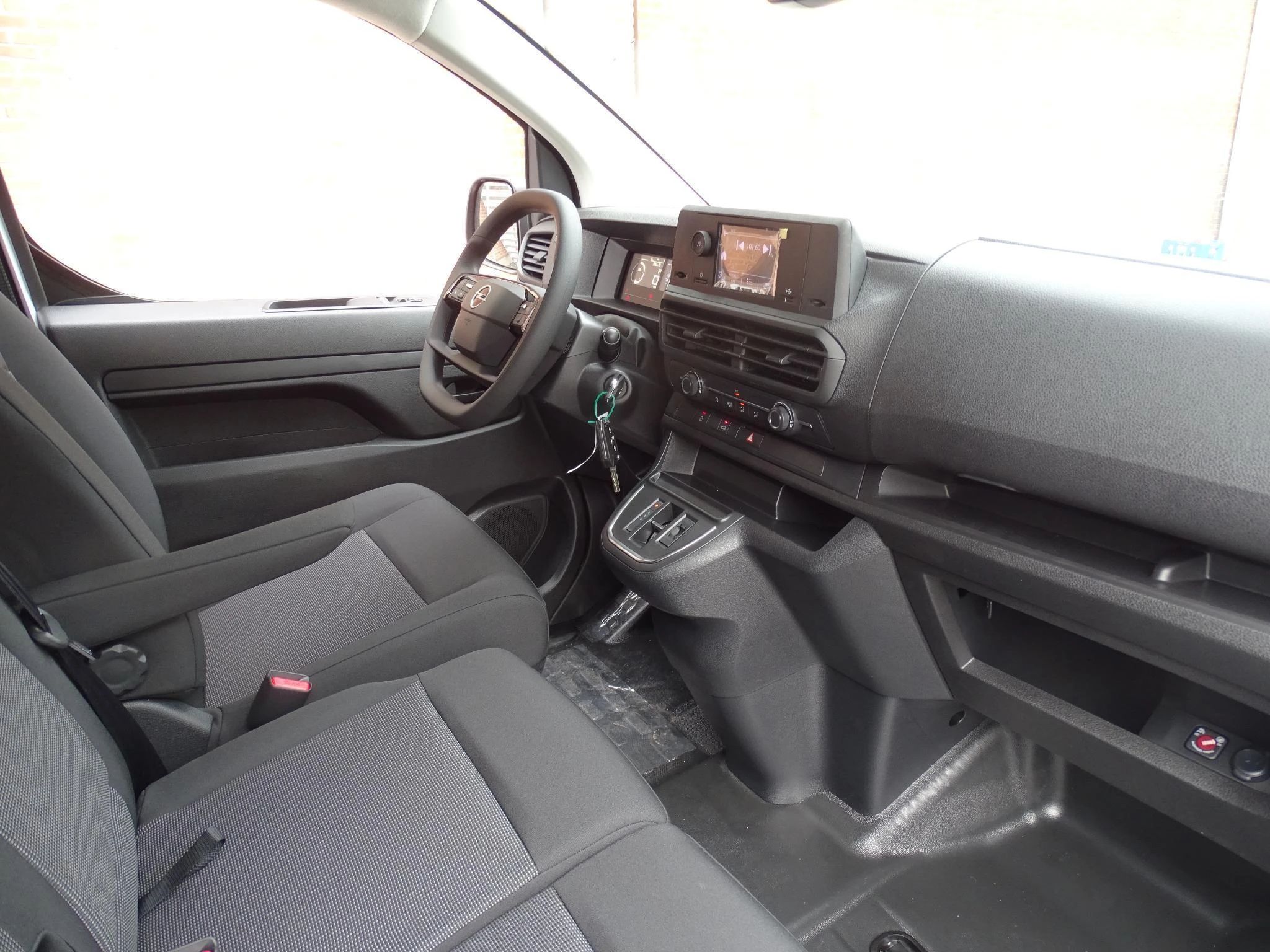 Opel-Vivaro-image-10