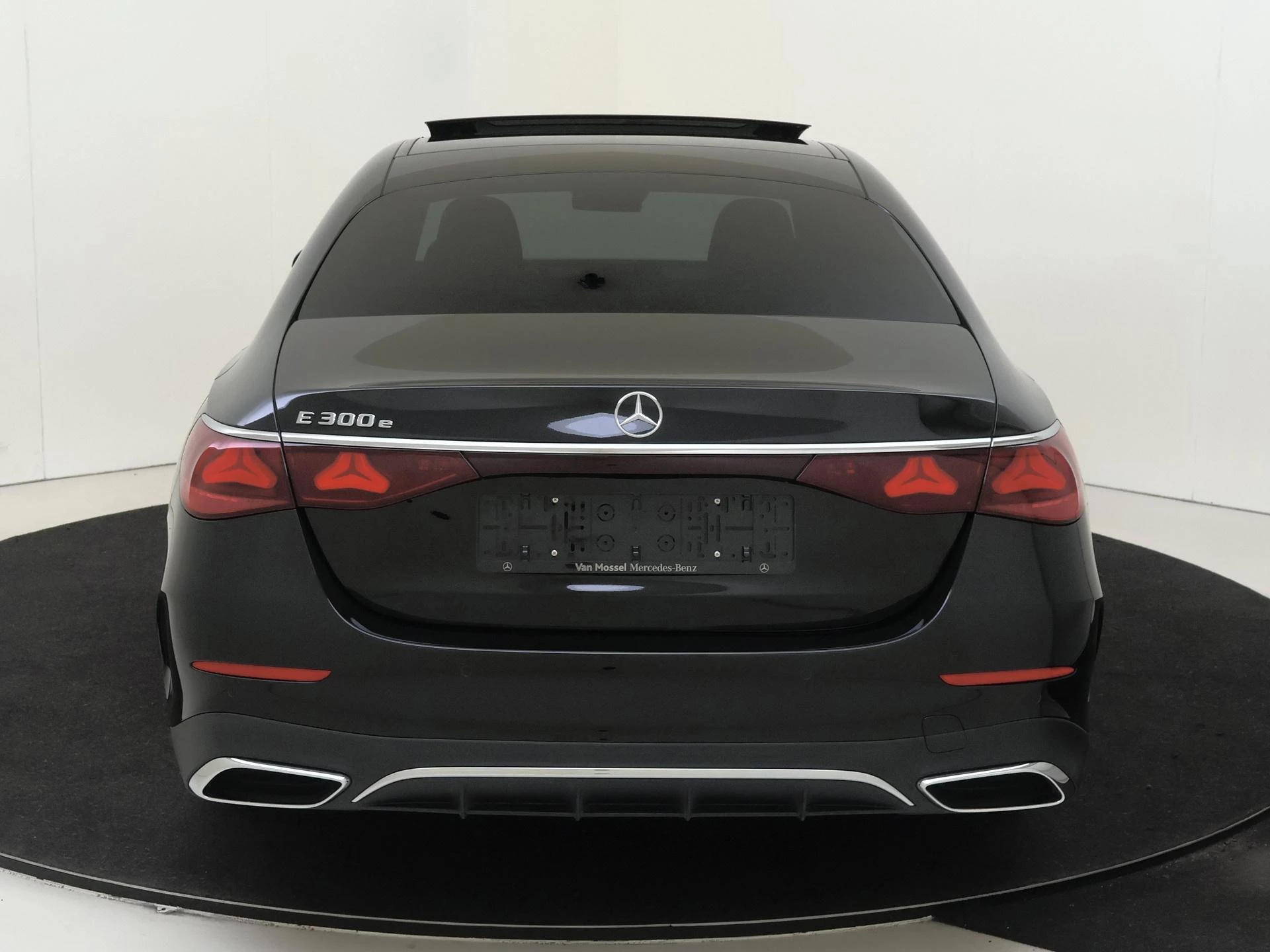 Mercedes-Benz-E-Klasse-image-6