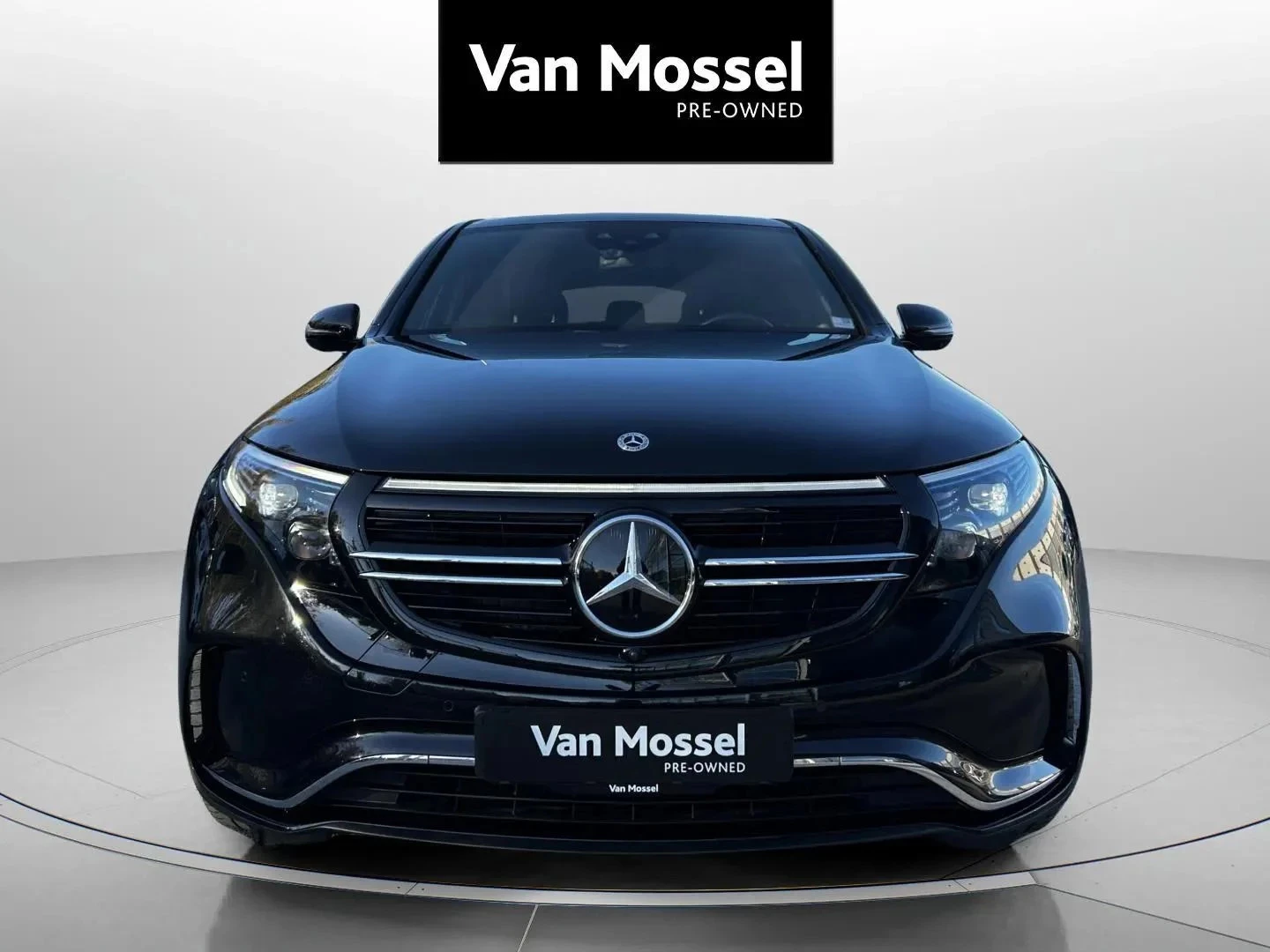 Mercedes-Benz-EQC-image-1