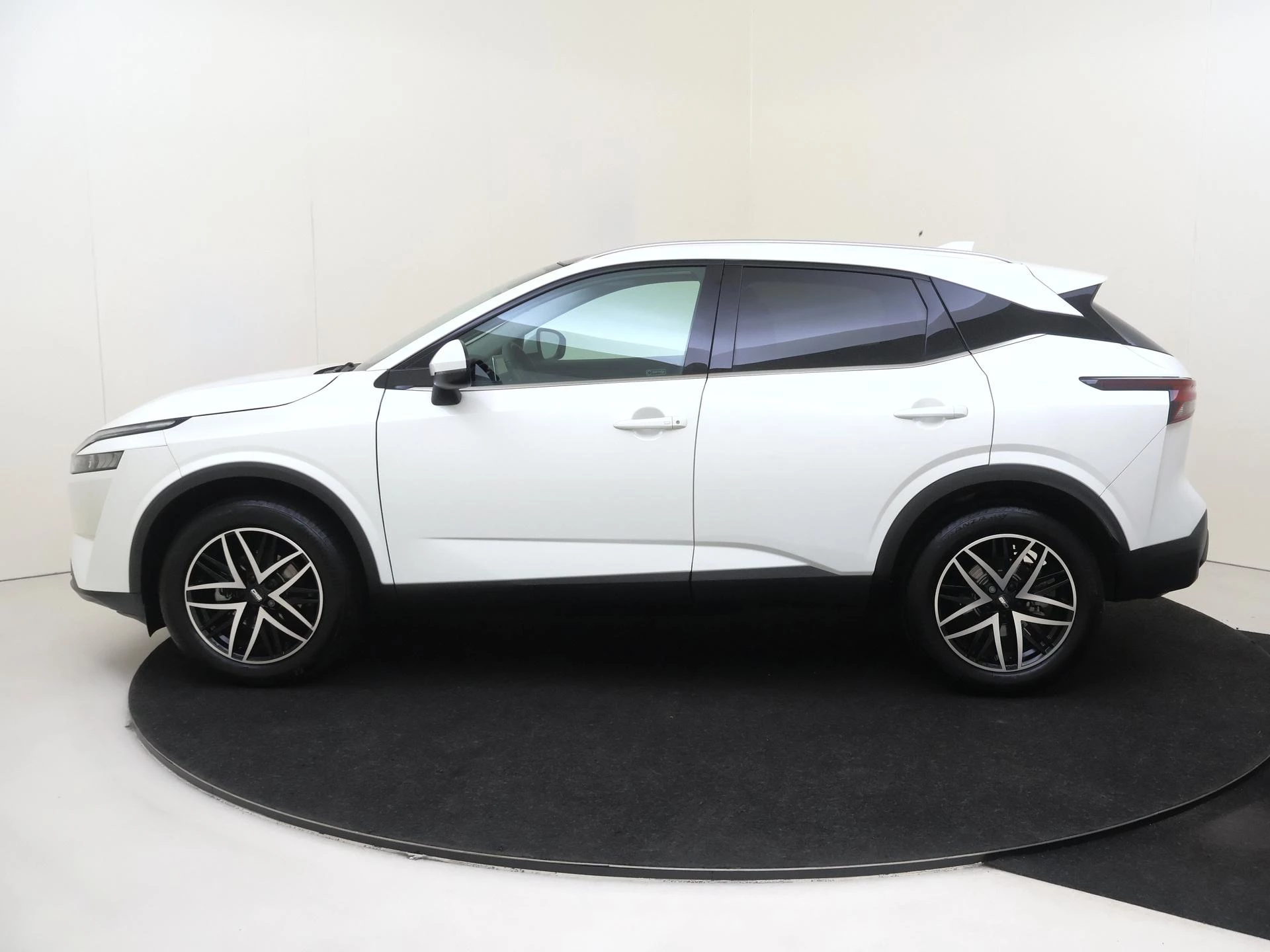 Nissan-QASHQAI-image-7
