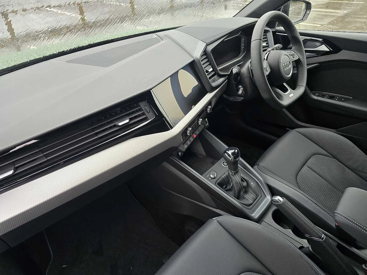 Audi-A1 Sportback-image-1