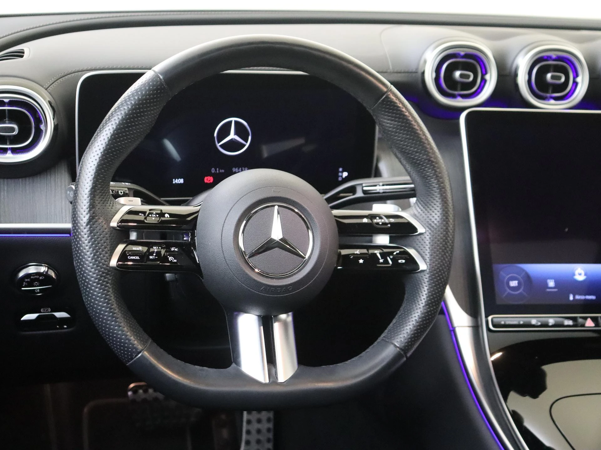 Mercedes-Benz-GLC-image-11