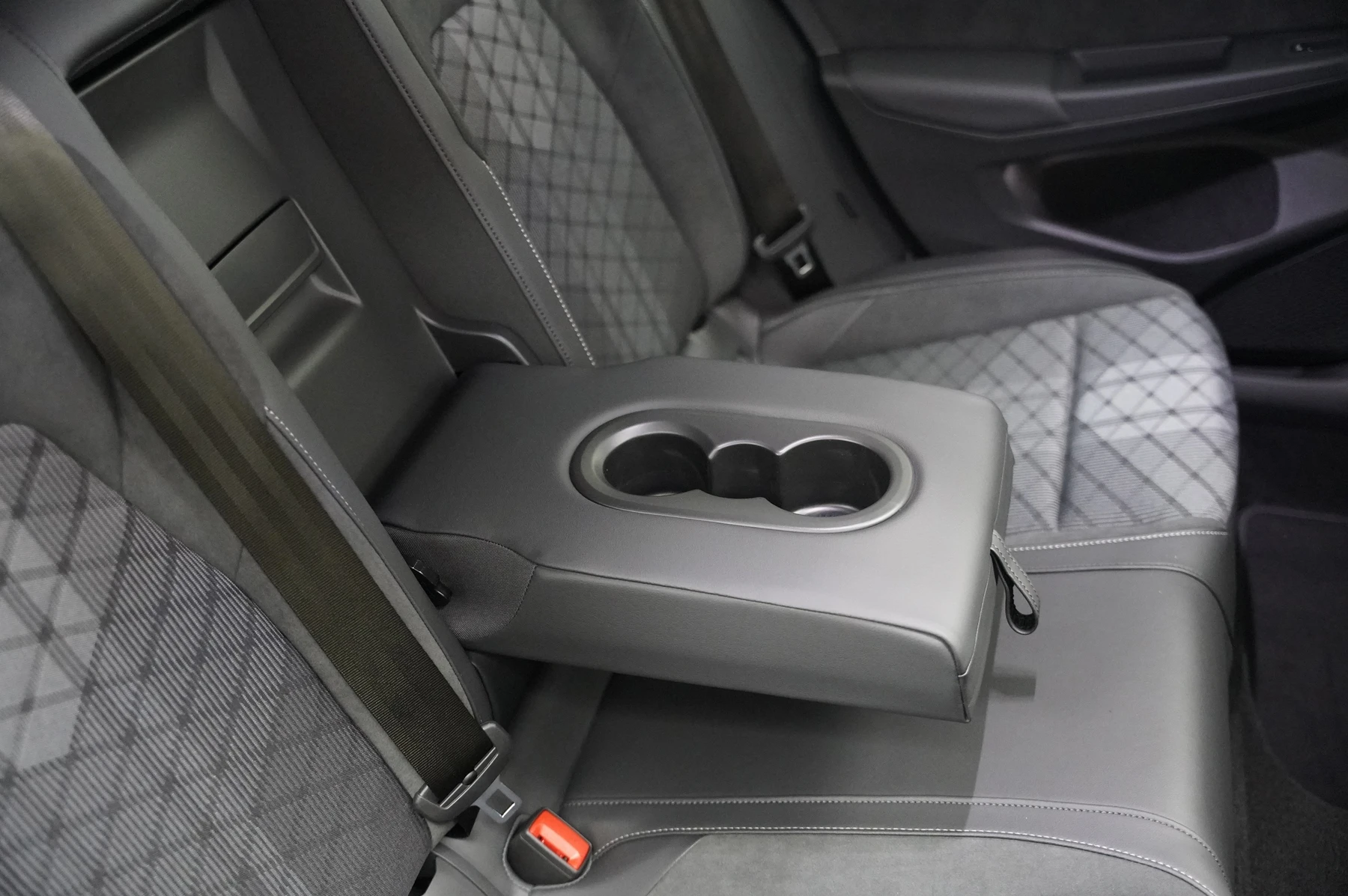 Volkswagen-Golf-image-9