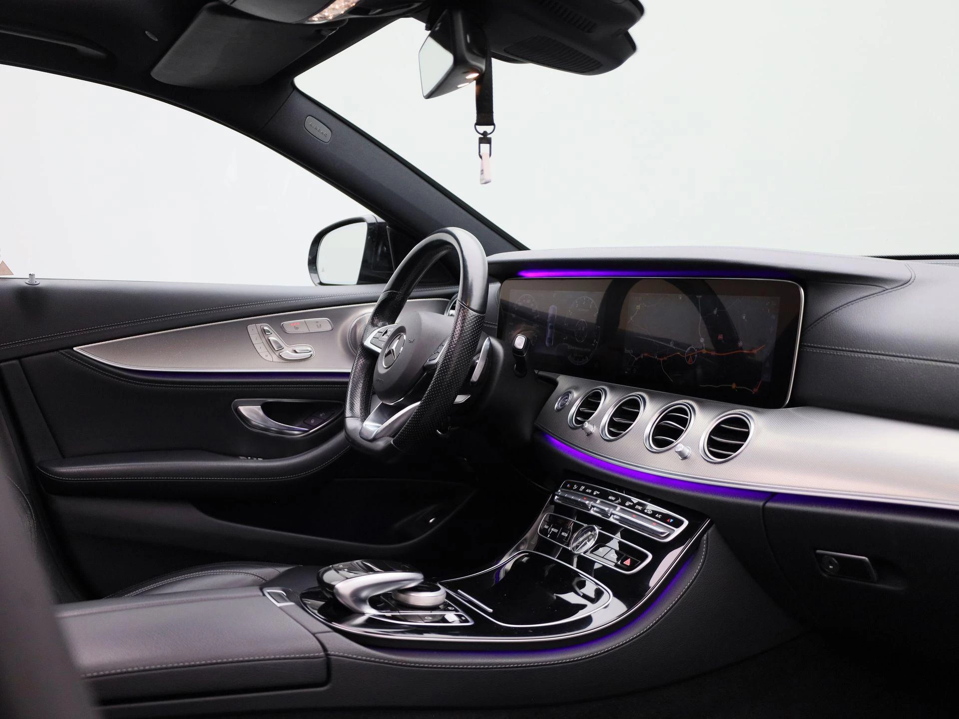 Mercedes-Benz-E-Klasse-image-35
