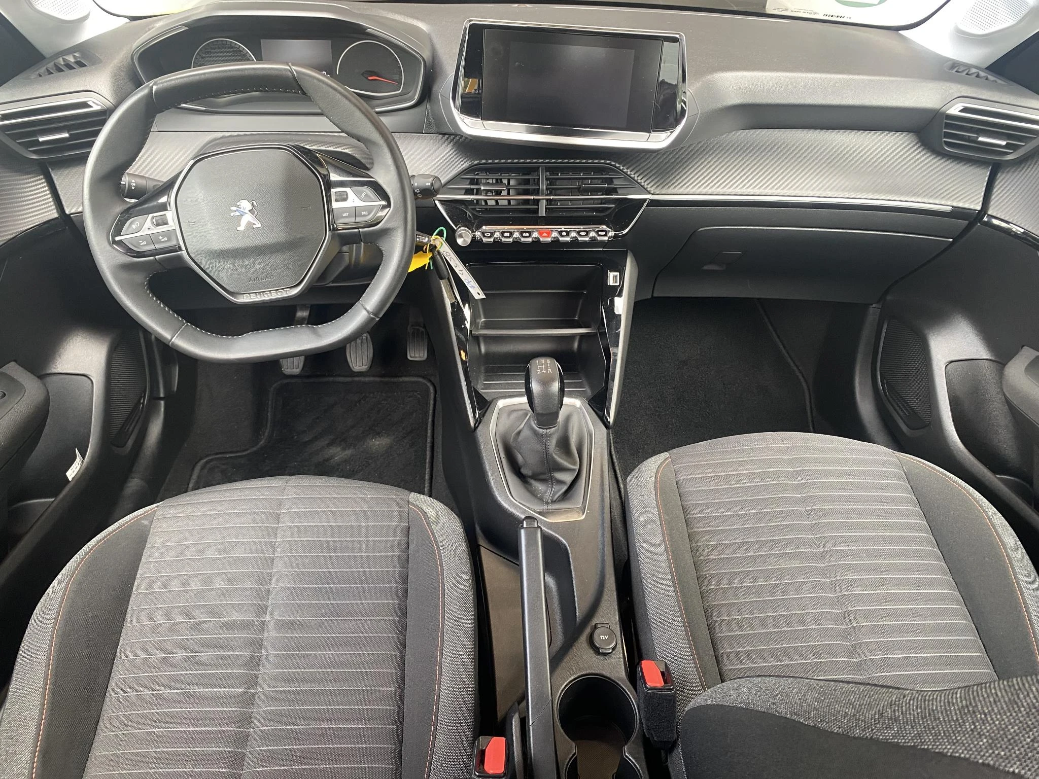 Peugeot-208-image-24