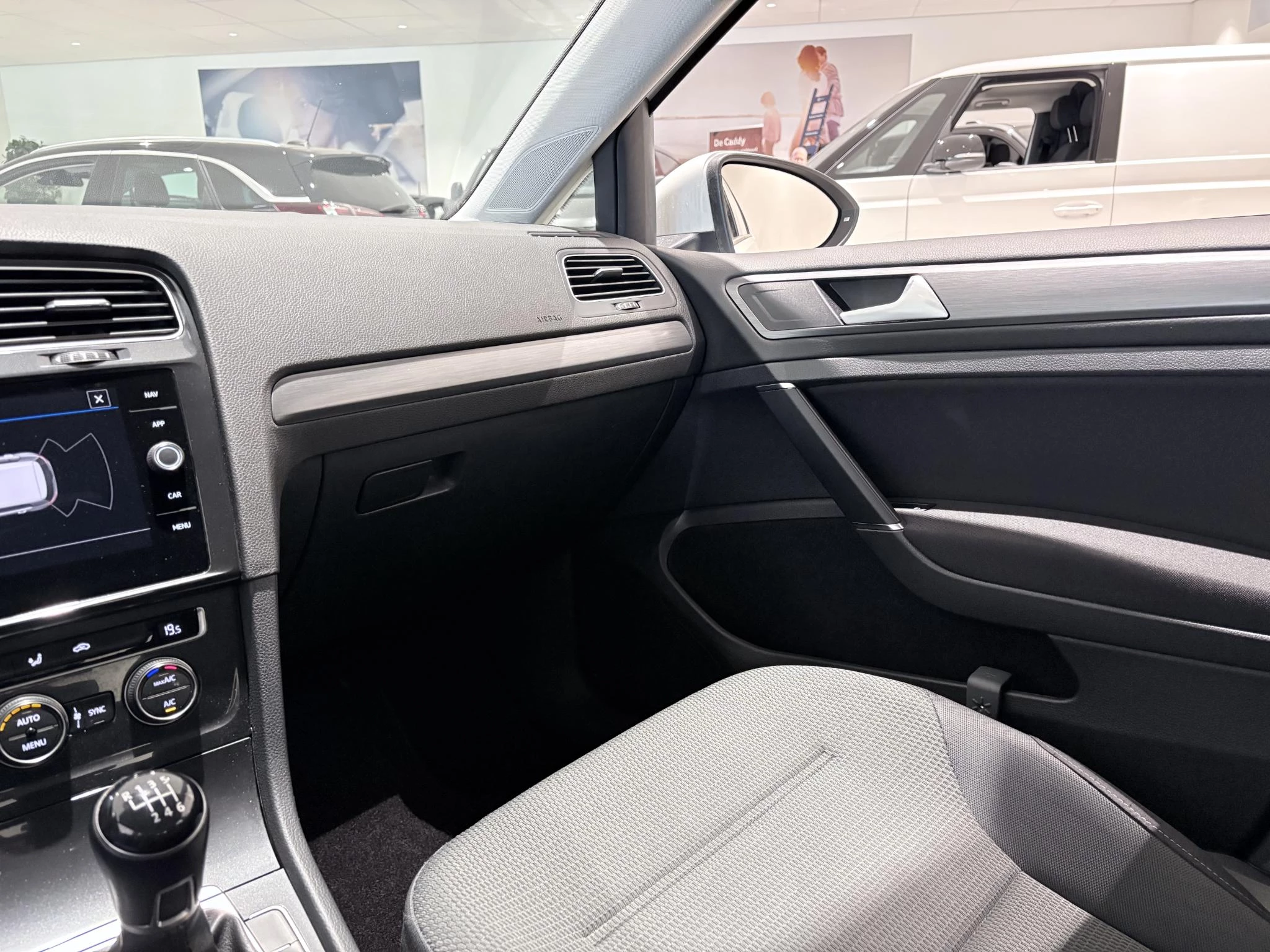 Volkswagen-Golf-image-29