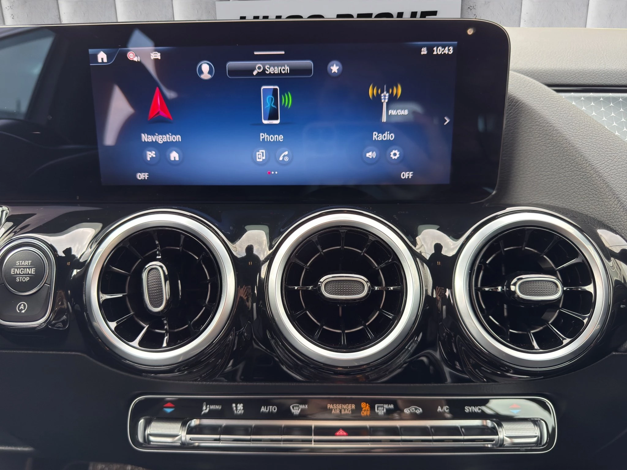 Mercedes-Benz-GLA-image-14