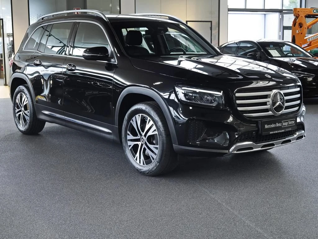 Mercedes-Benz-GLB 200 d-image-4
