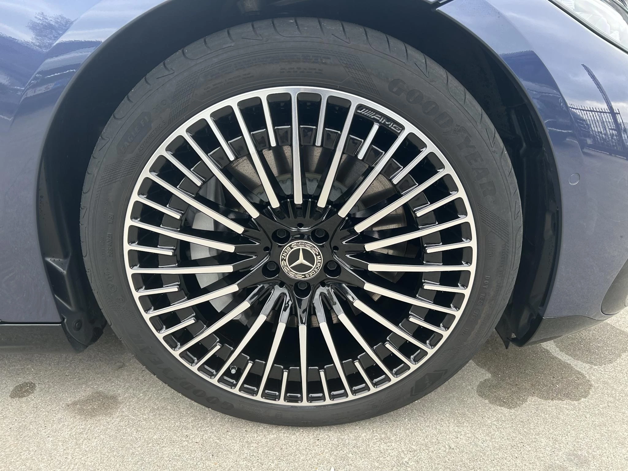 Mercedes-Benz-EQS-image-6