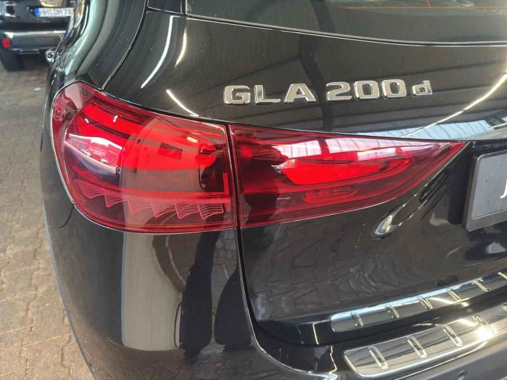 Mercedes-Benz-GLA 200 d-image-14