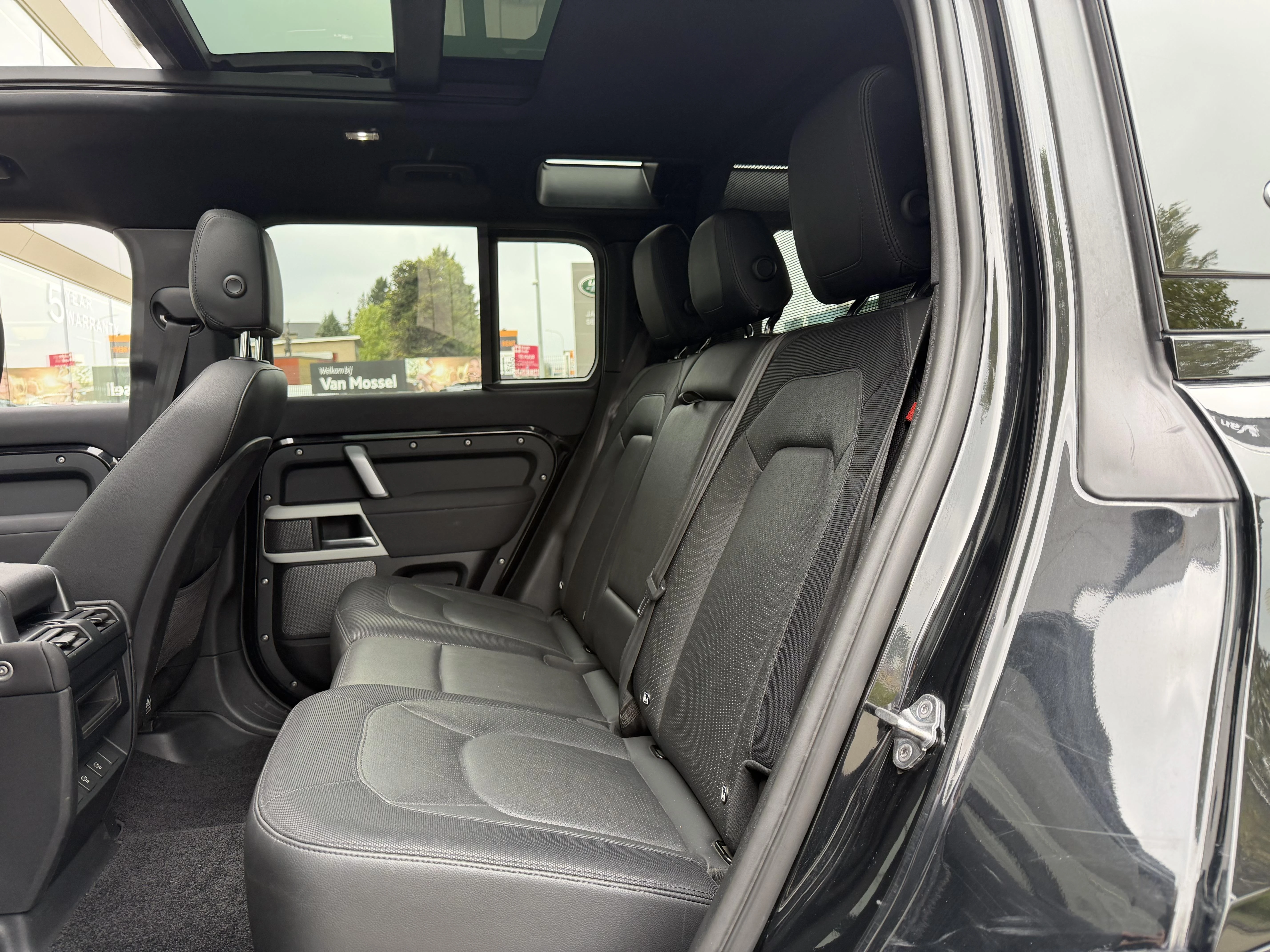 Land Rover-Defender-image-11