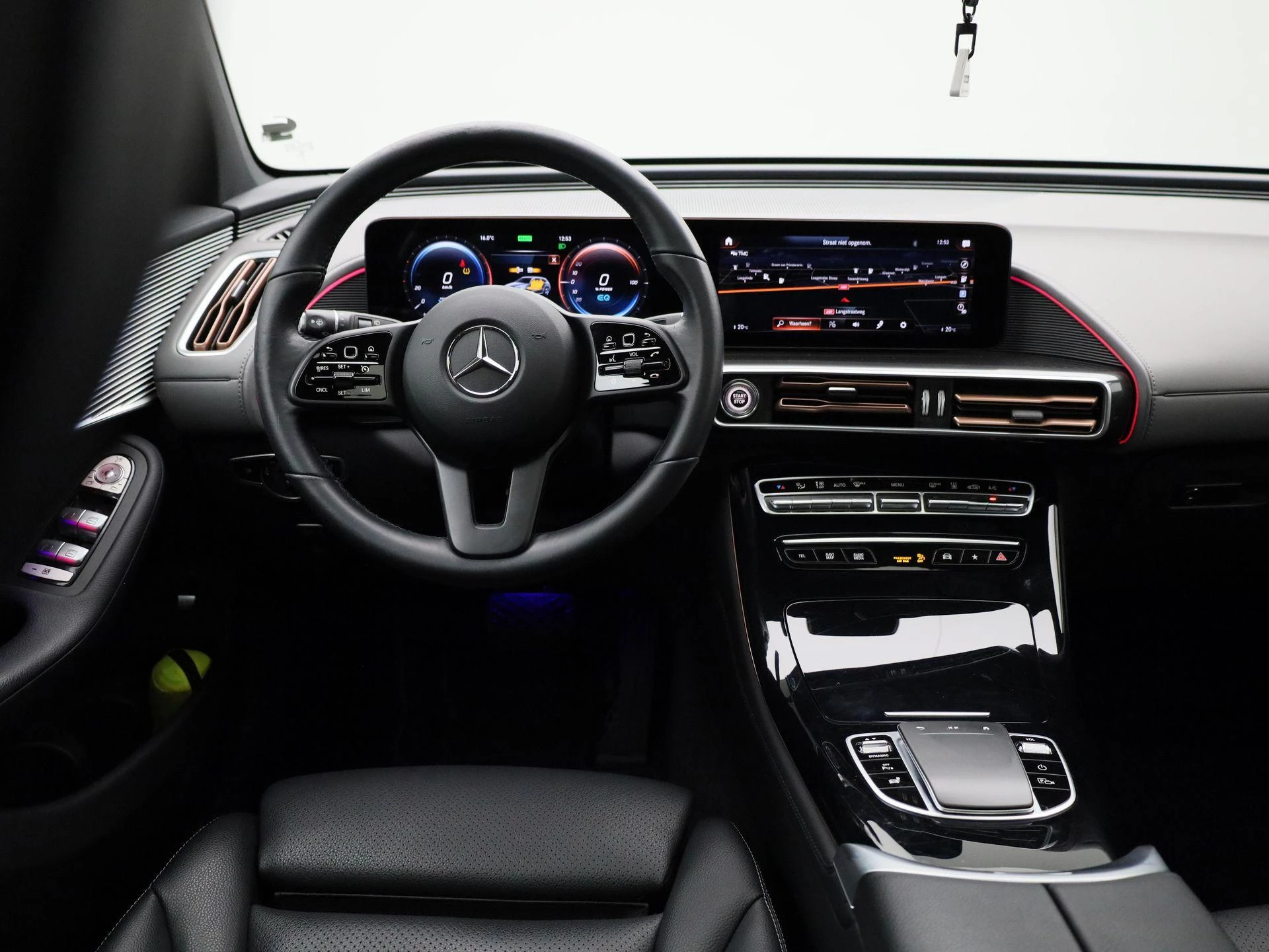 Mercedes-Benz-EQC-image-8