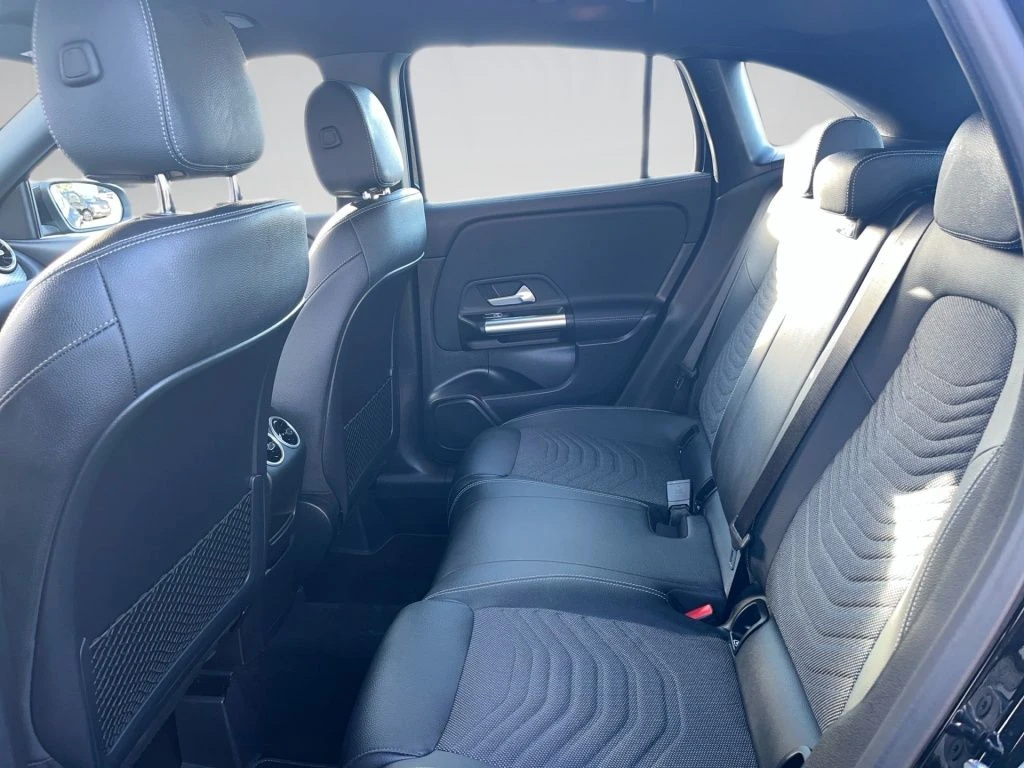 Mercedes-Benz-GLA 200 d-image-9