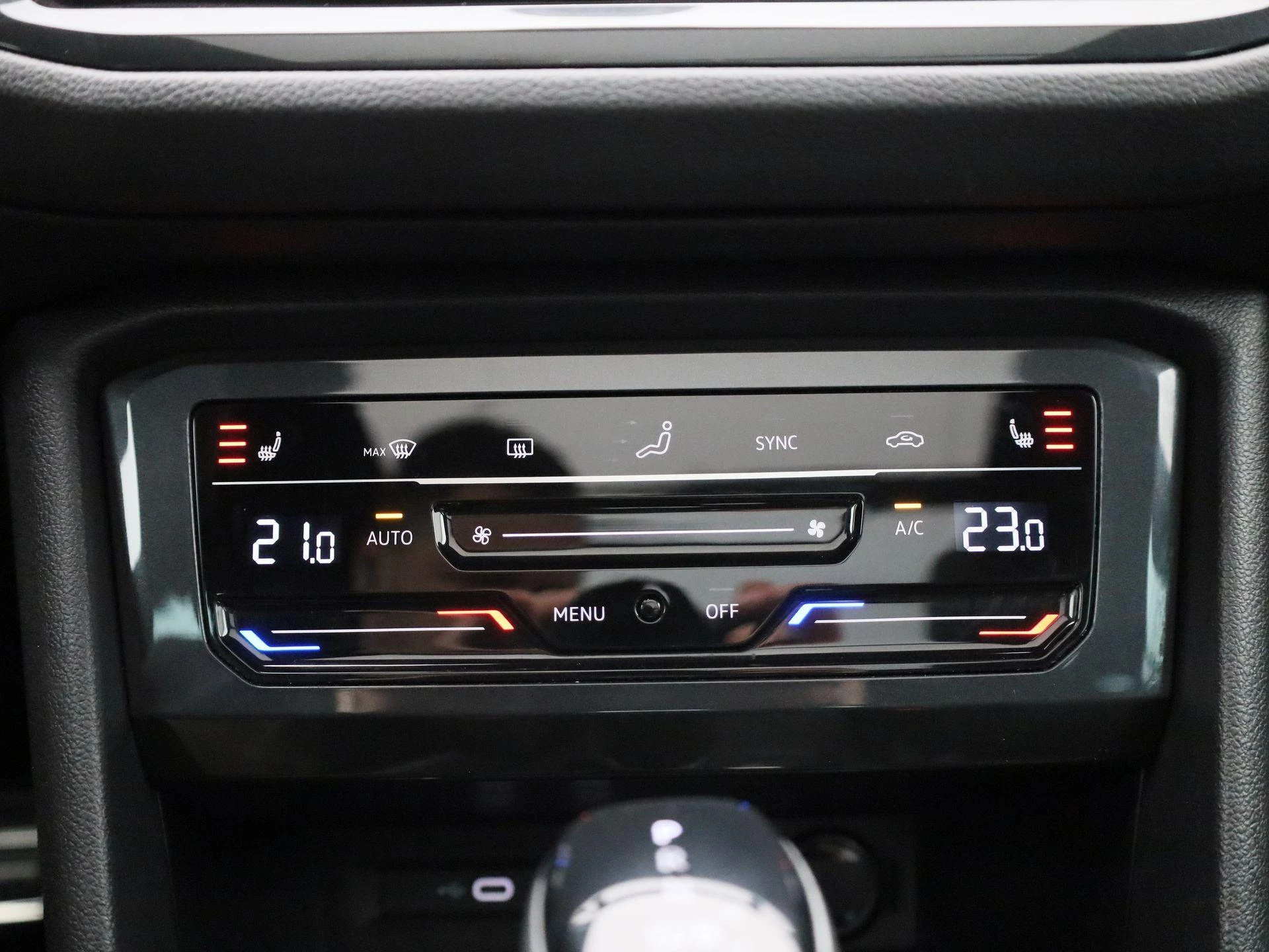 Volkswagen-Tiguan-image-17