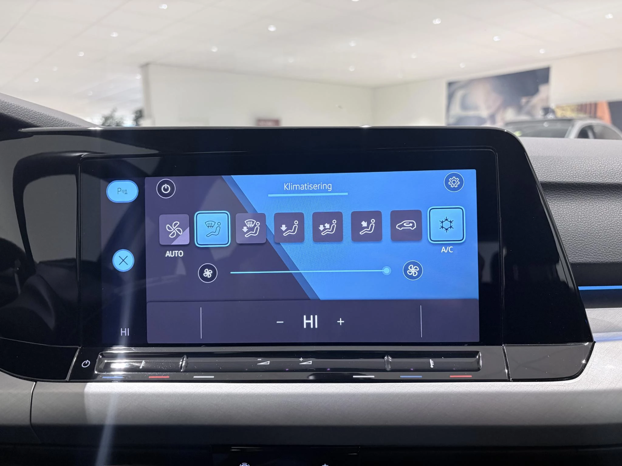 Volkswagen-Golf-image-26