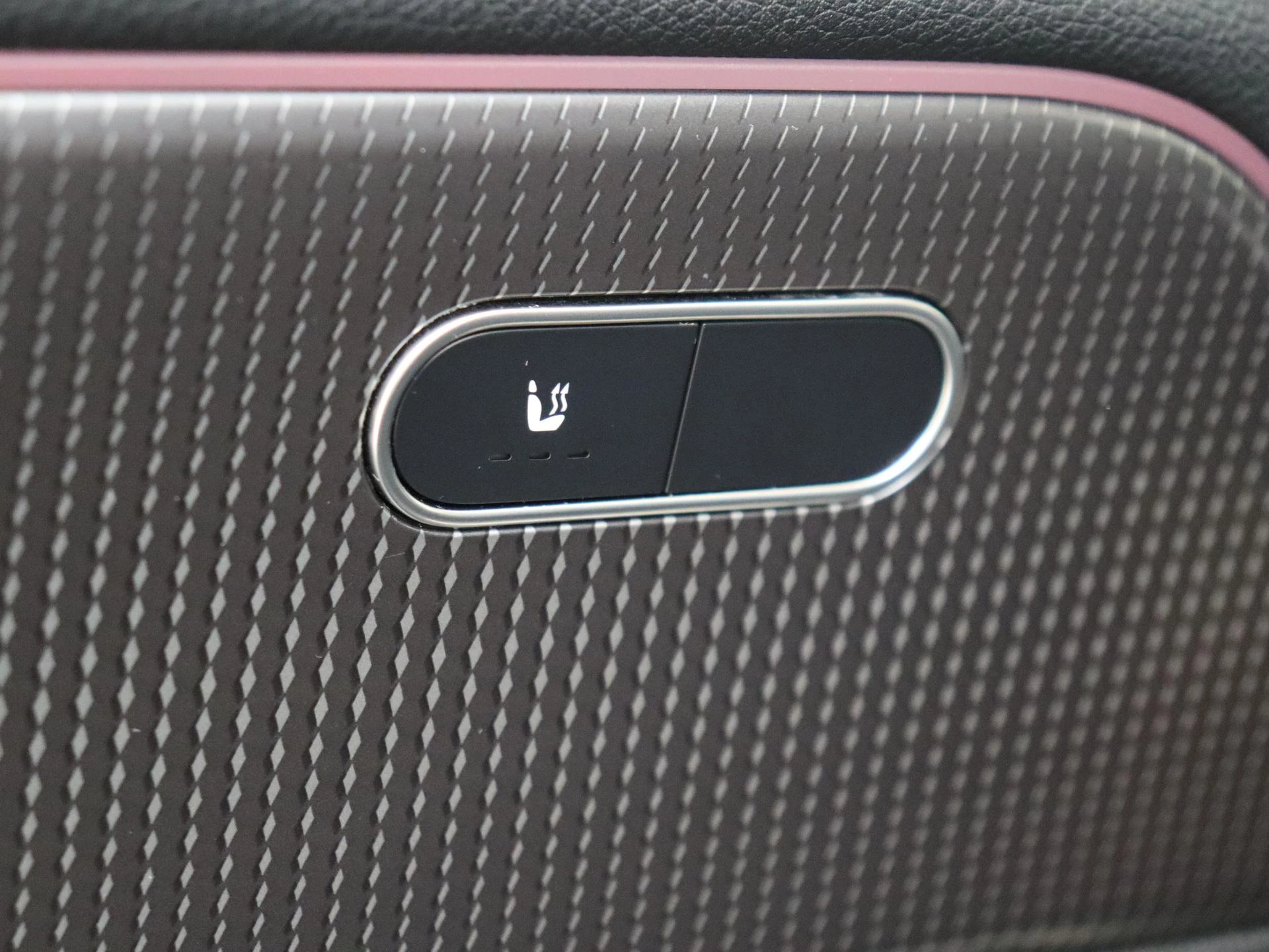 Mercedes-Benz-GLA-image-23