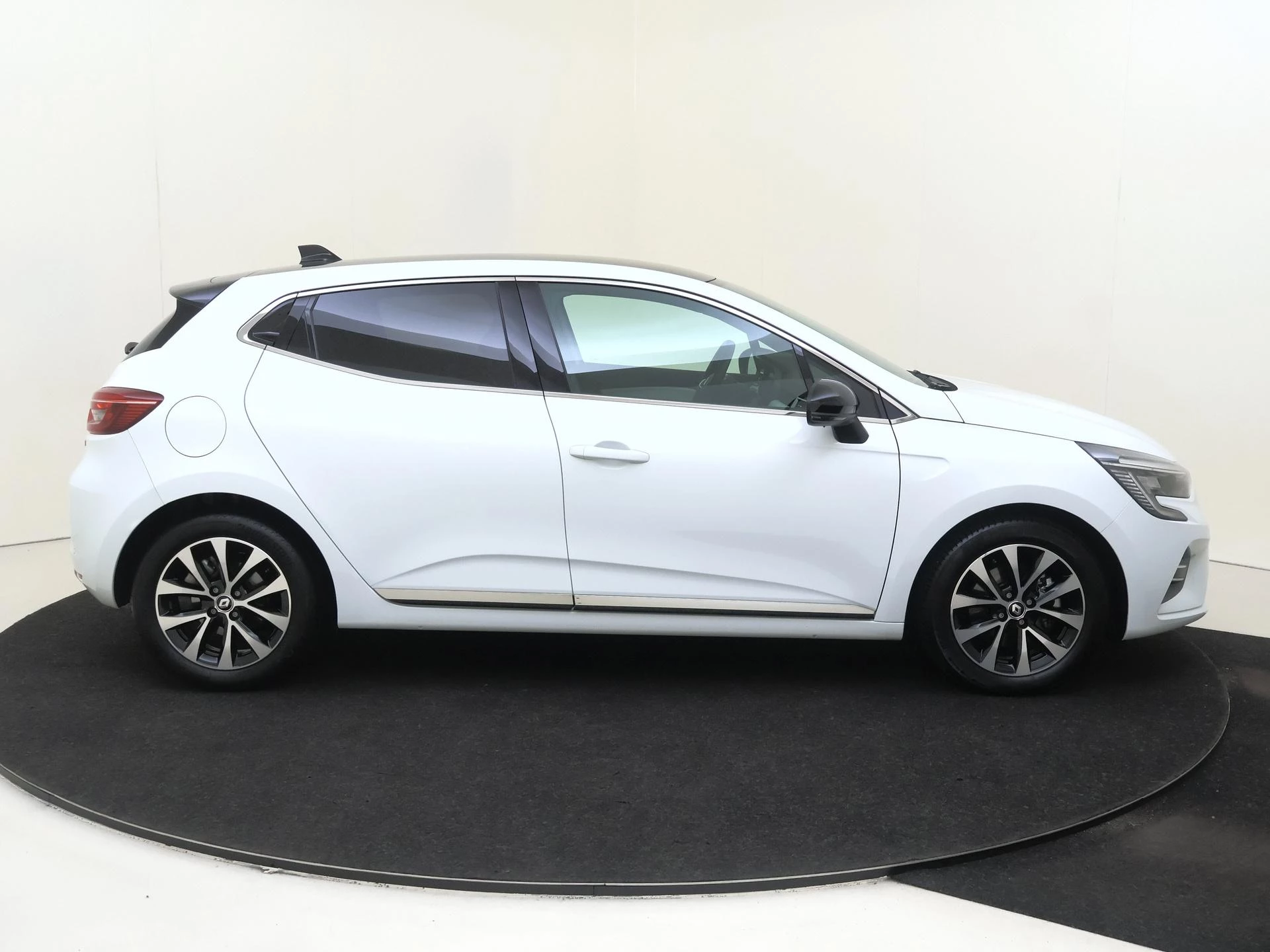 Renault-Clio-image-10
