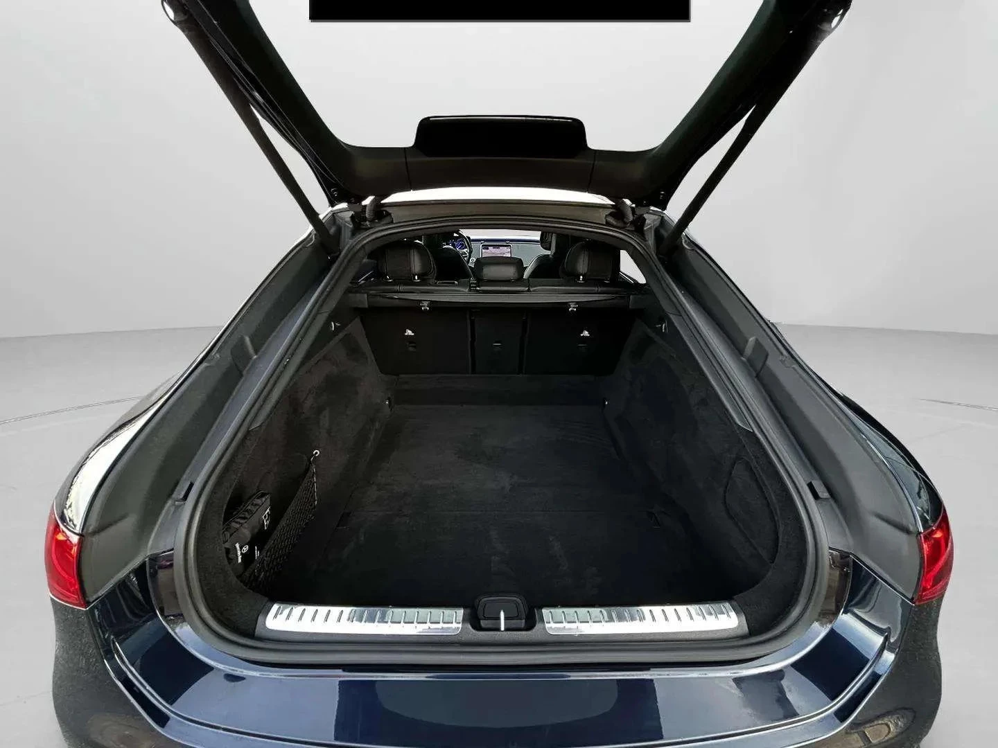 Mercedes-Benz-EQS-image-21