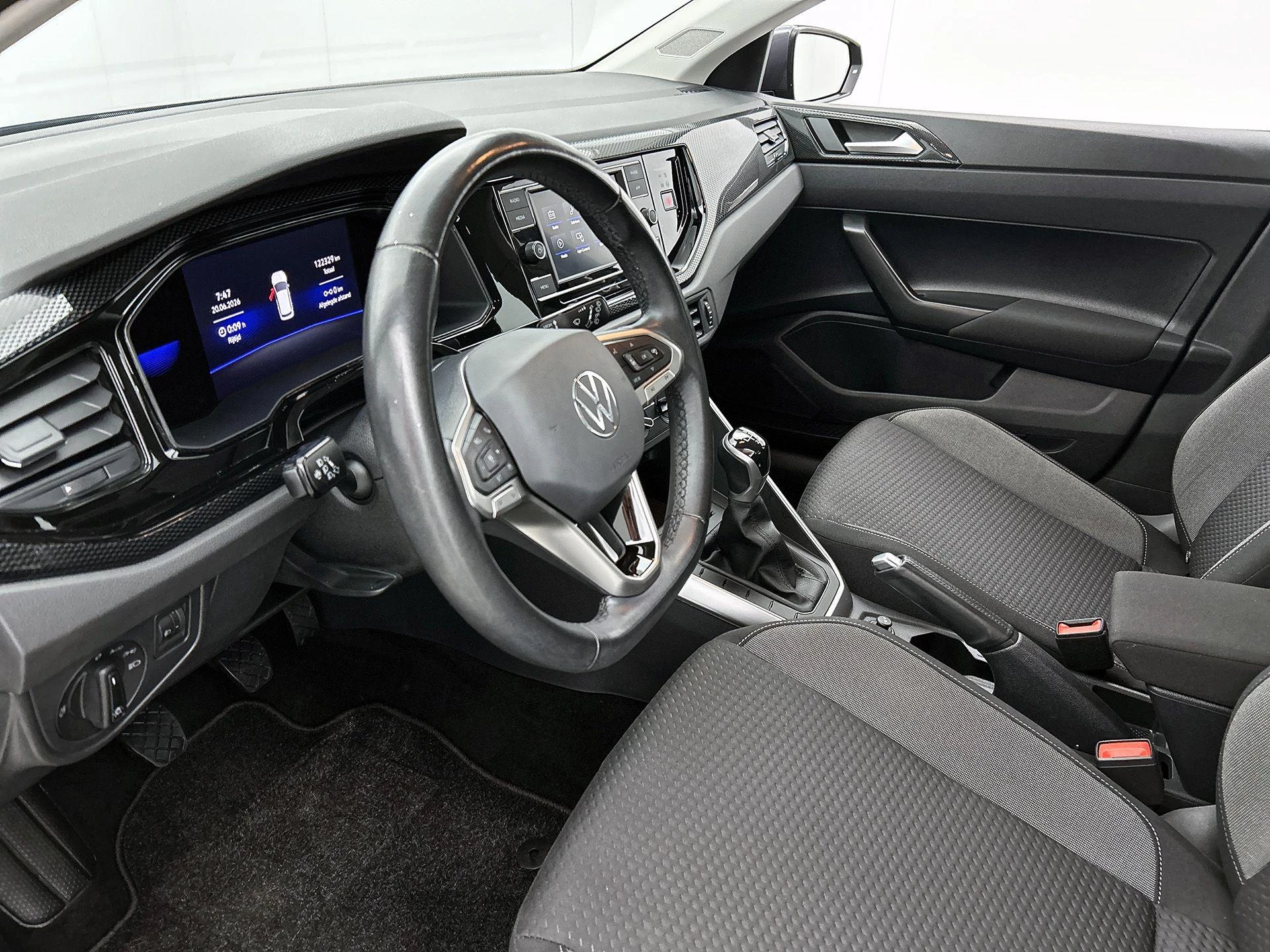 Volkswagen-Polo-image-10