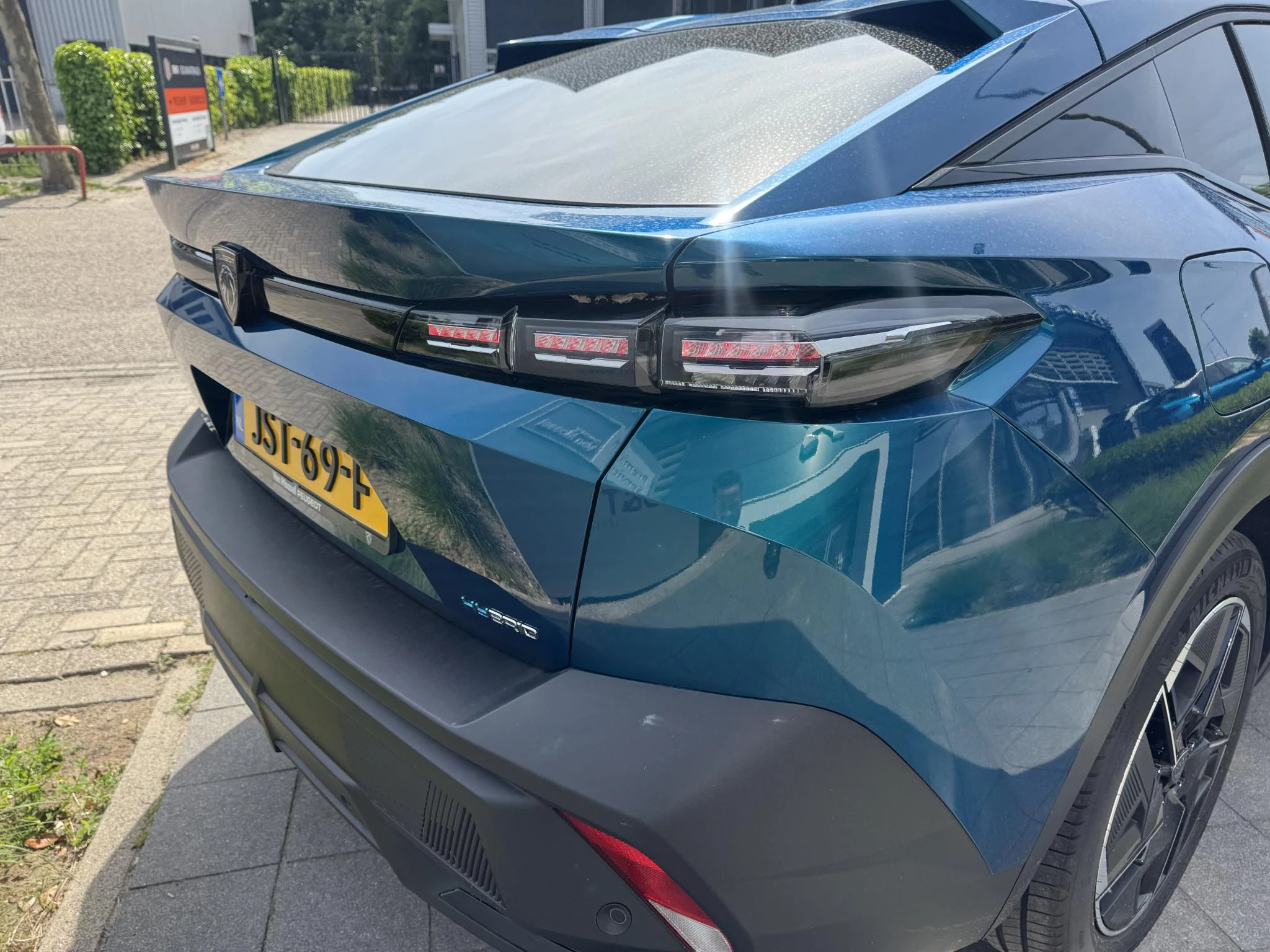 Peugeot 408 1.6 HYbrid Allure Pack 225 EAT8