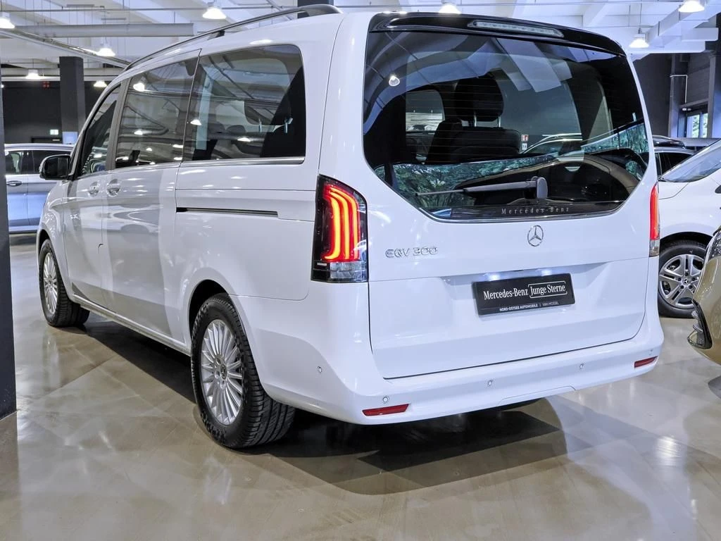 Mercedes-Benz-EQV 300-image-5