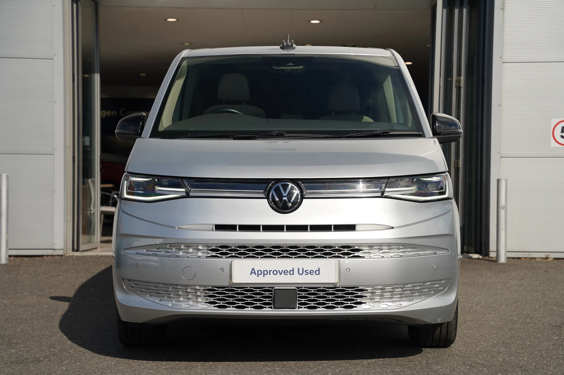 Volkswagen-Multivan-image-6