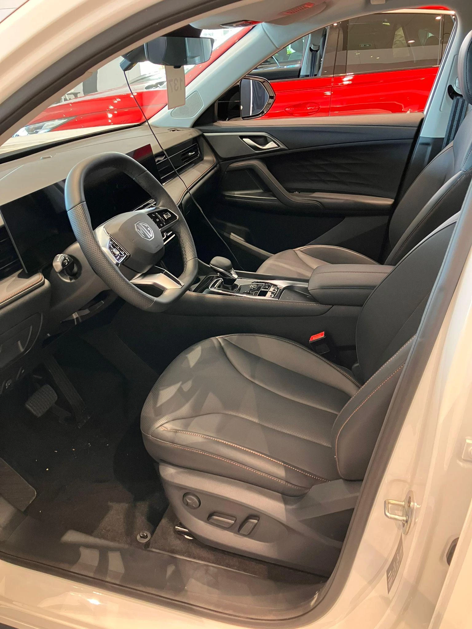 MG EHS 1.5T Luxury