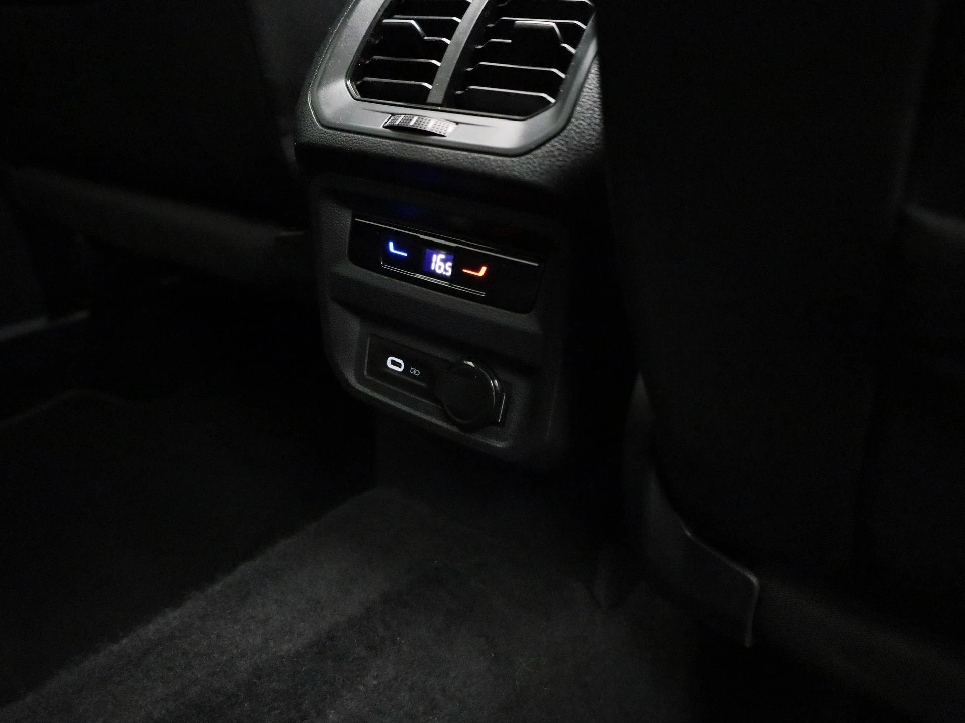 Volkswagen-Tiguan Allspace-image-40