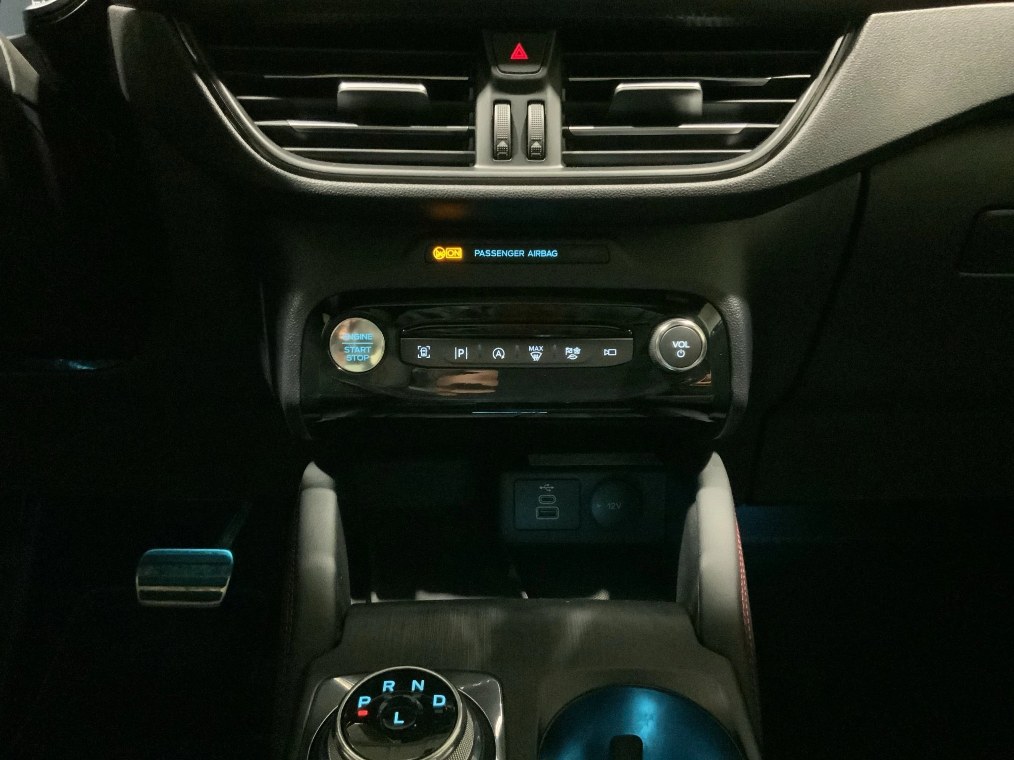 Ford Kuga ST-Line X Aut.*PANO*AHK*360GRAD*LED-MATRIX*NAVI*GRA*WINTER-PKT.
