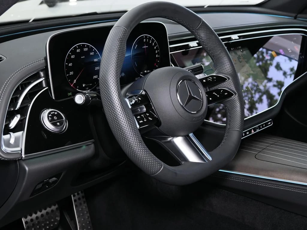 Mercedes-Benz-E-Klasse 300 e-image-9