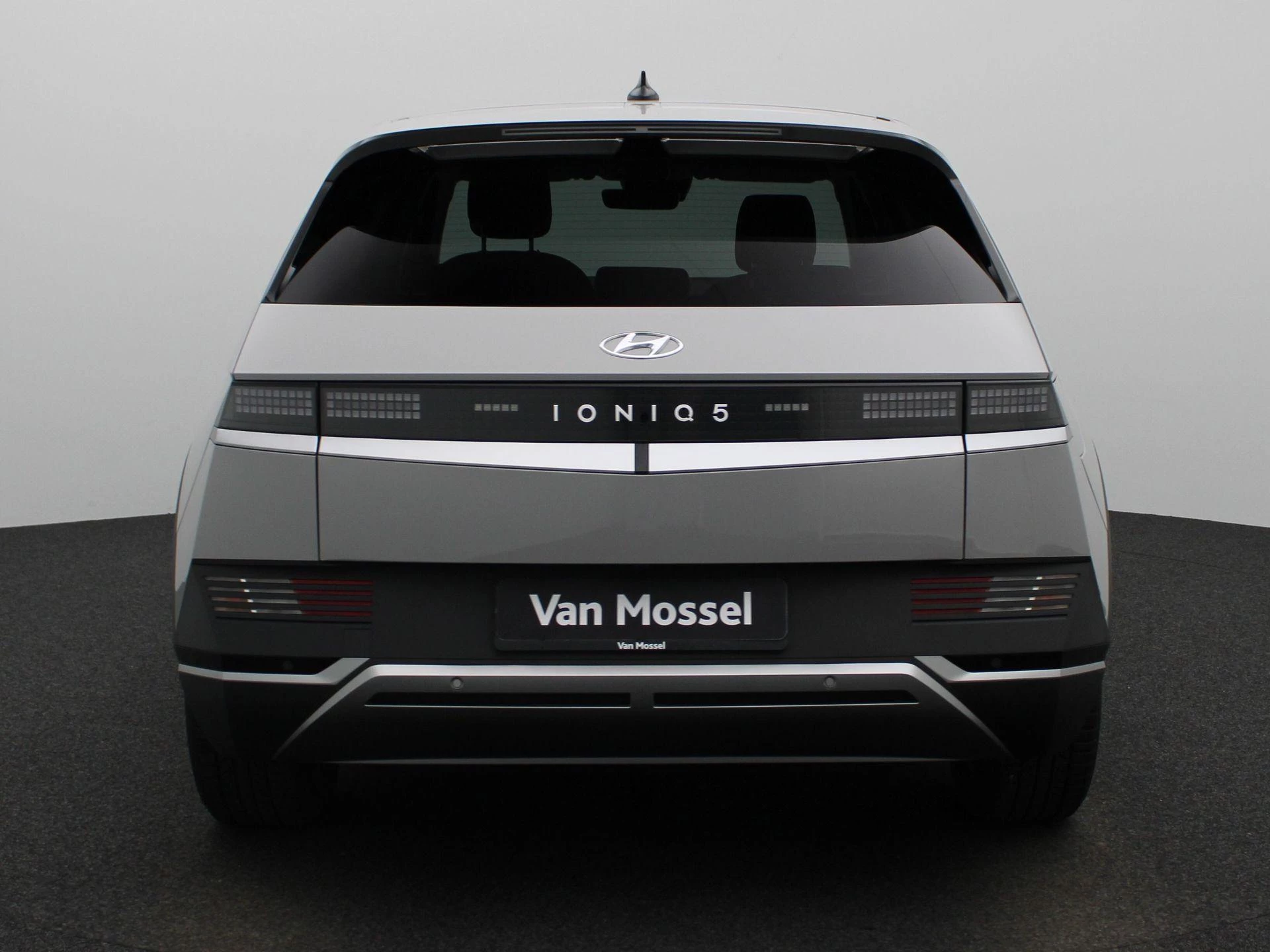Hyundai-IONIQ 5-image-4