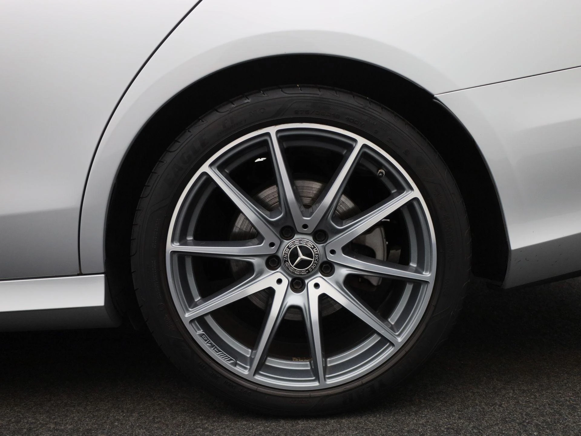 Mercedes-Benz-E-Klasse-image-13