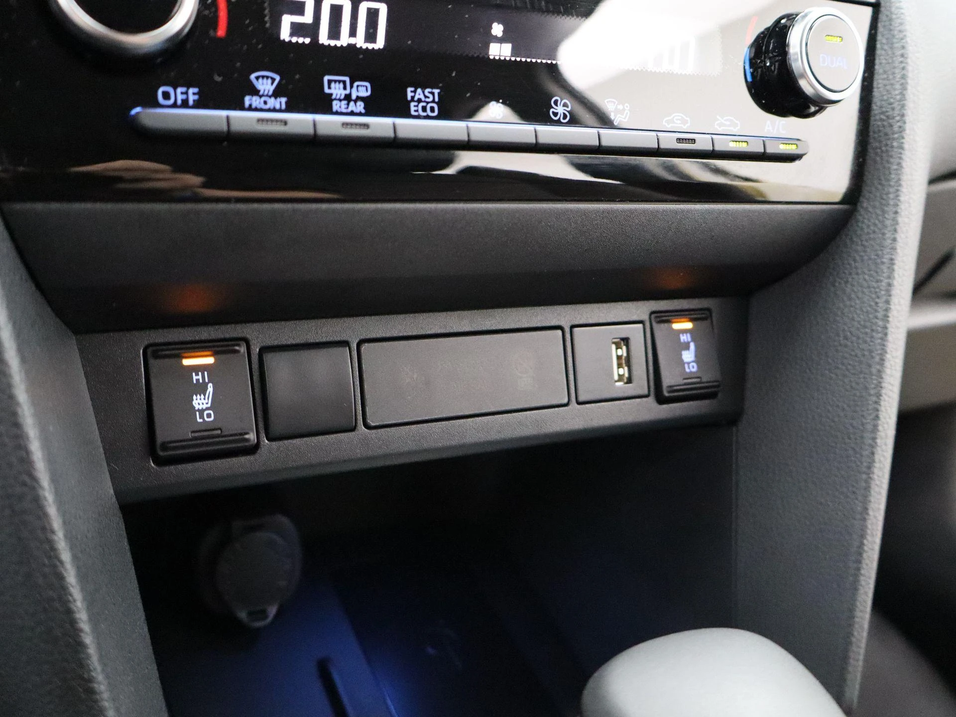 Toyota-Yaris Cross-image-23