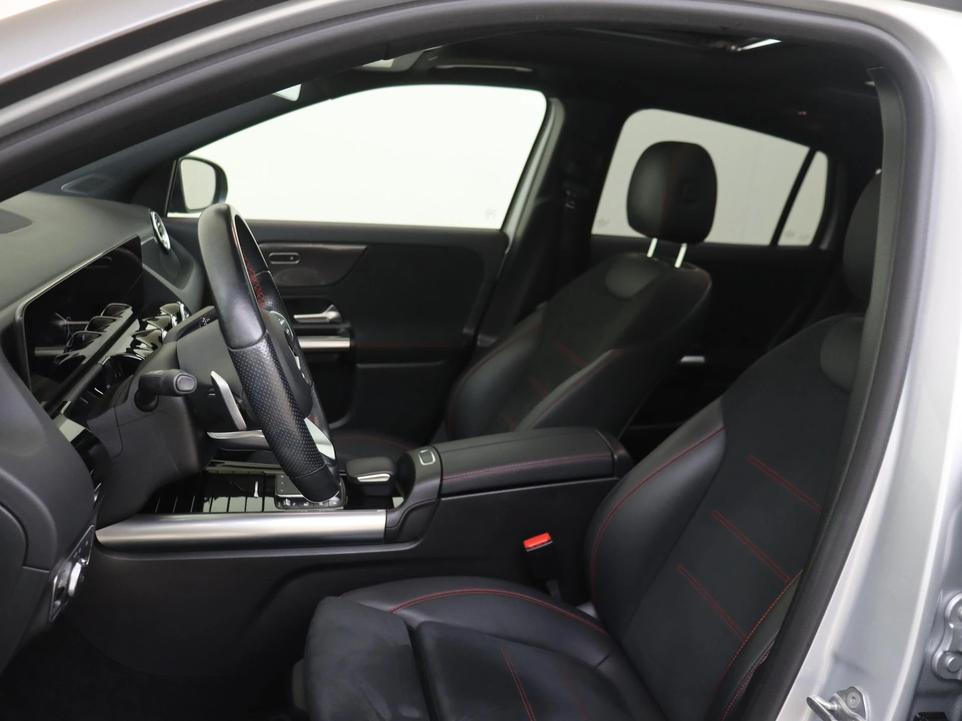 Mercedes-Benz-GLA-image-2