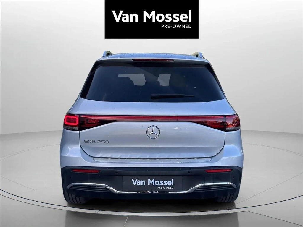 Mercedes-Benz-EQB-image-4
