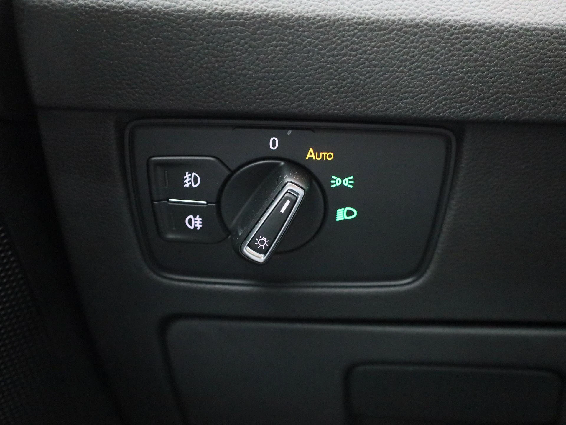 Volkswagen-Passat-image-22