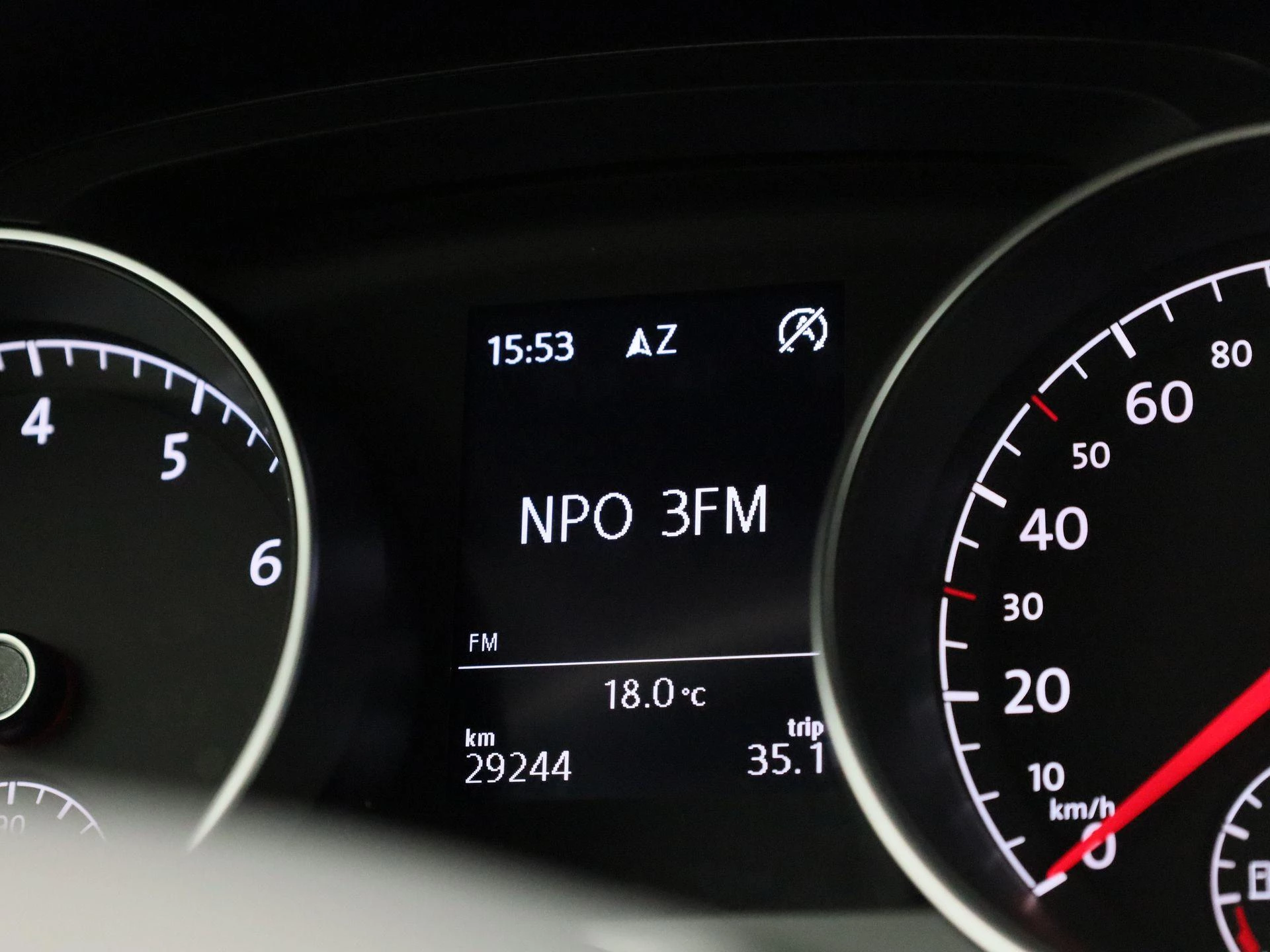 Volkswagen-Golf-image-26